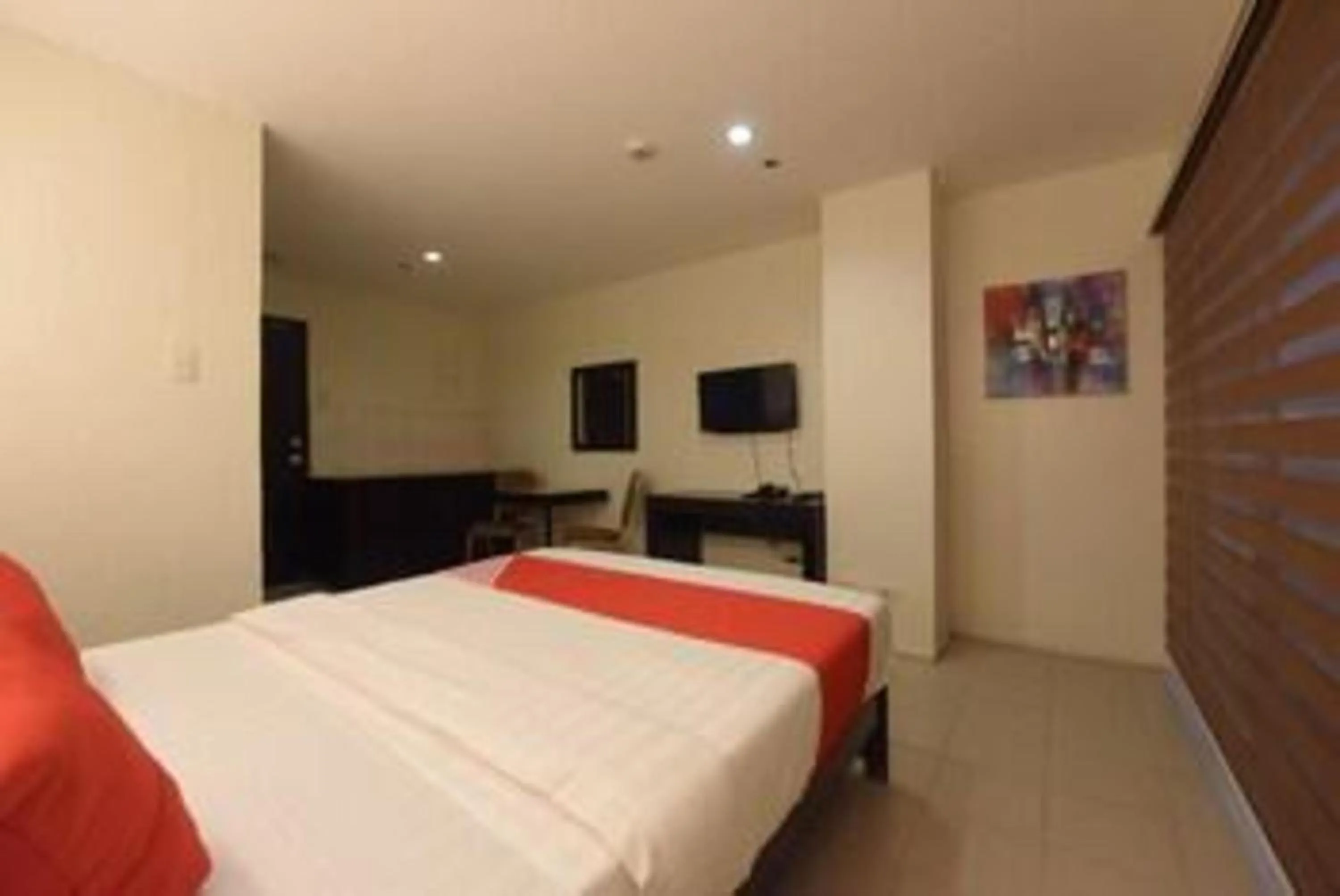 Photo of the whole room in OYO 115 Northridge Mansions