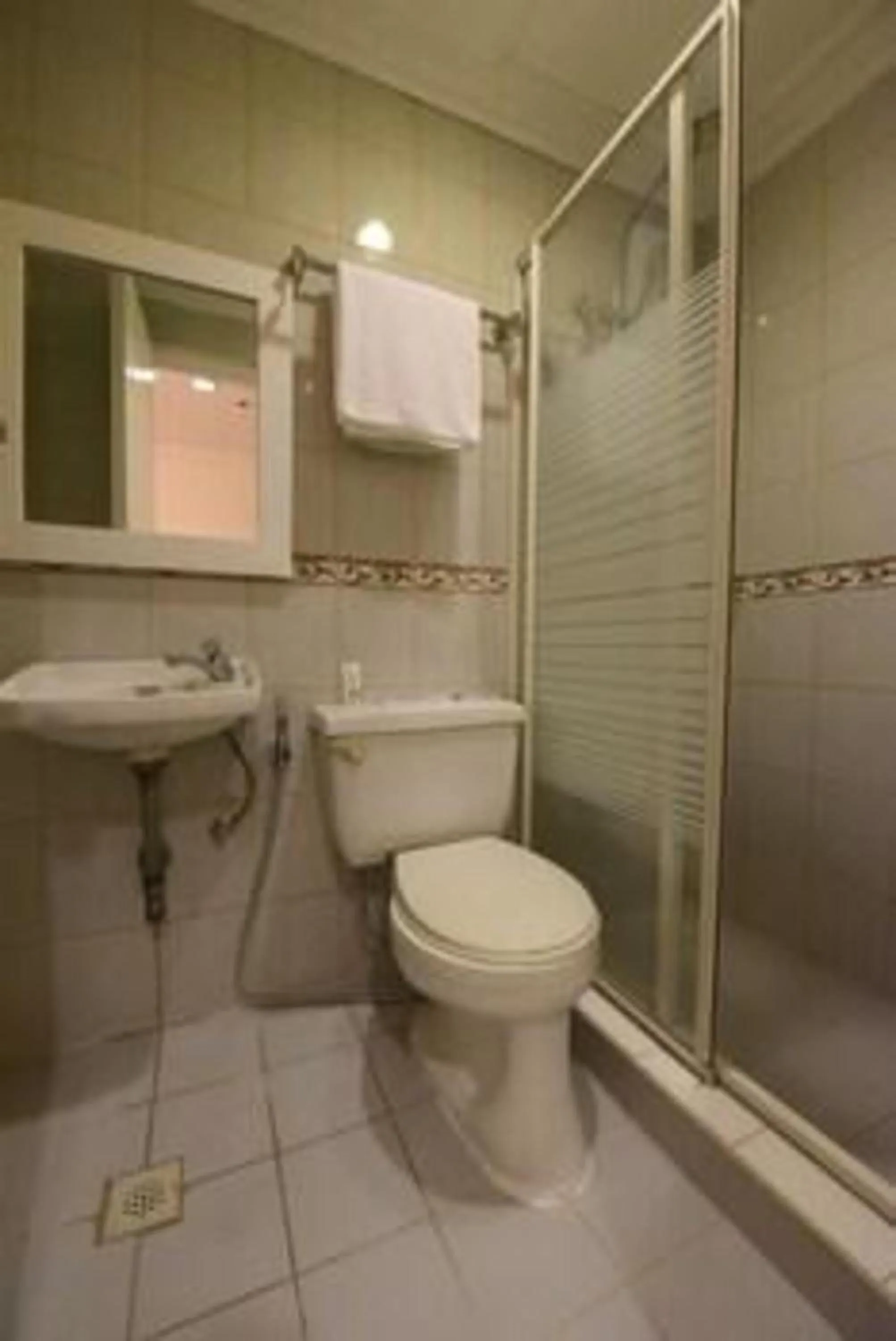 Bathroom in OYO 115 Northridge Mansions