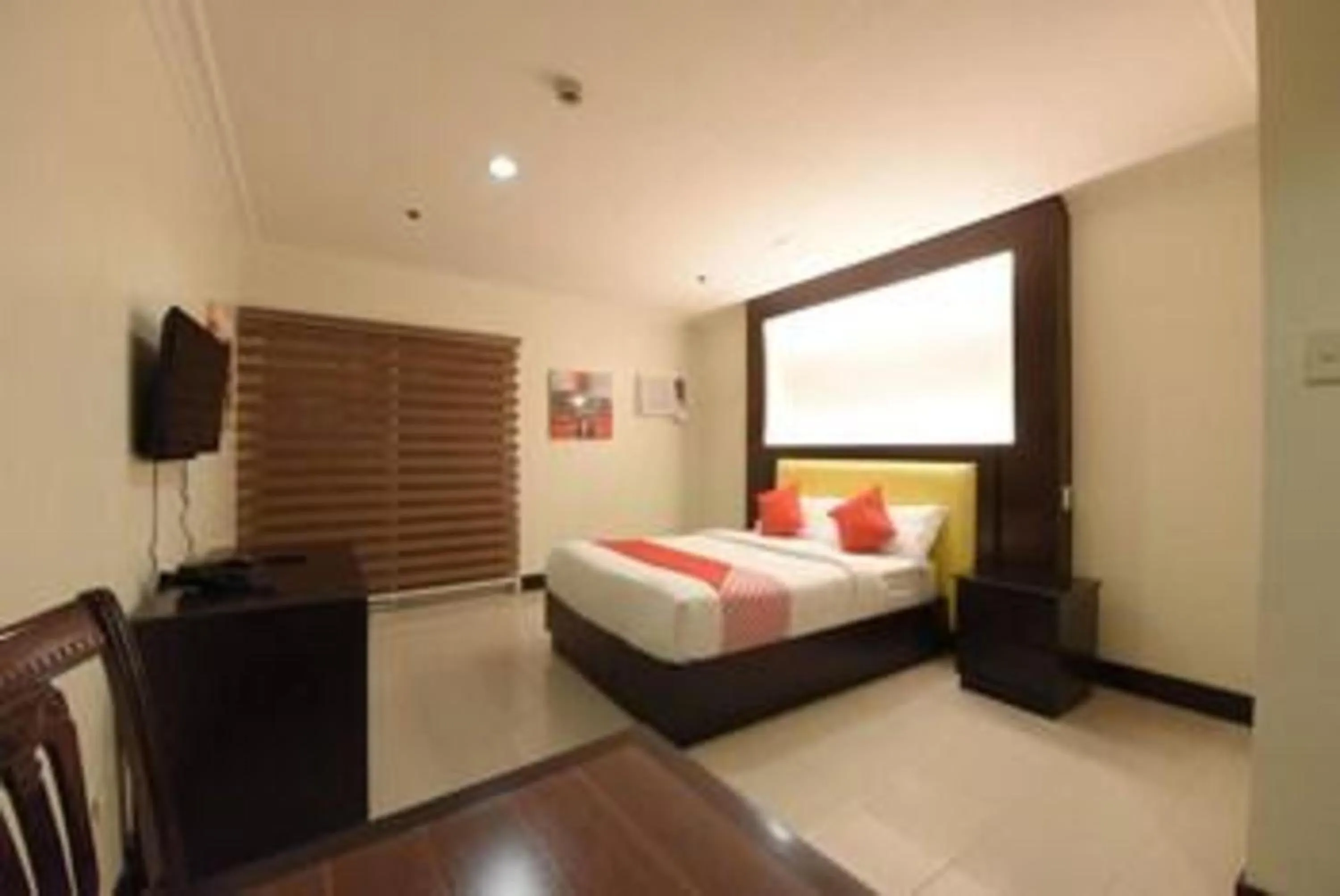 Photo of the whole room in OYO 115 Northridge Mansions