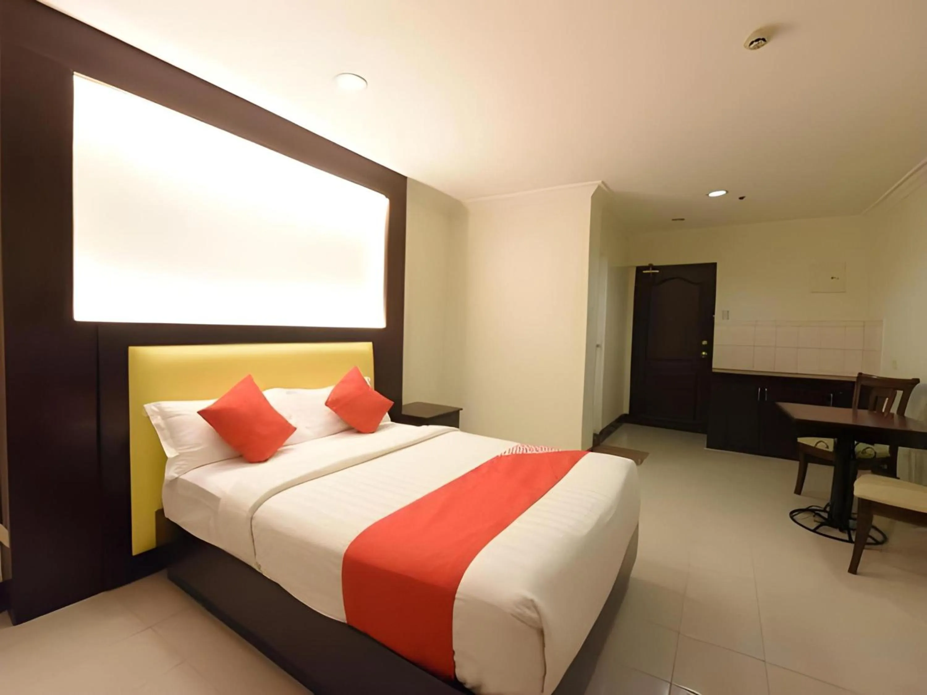 Photo of the whole room in OYO 115 Northridge Mansions