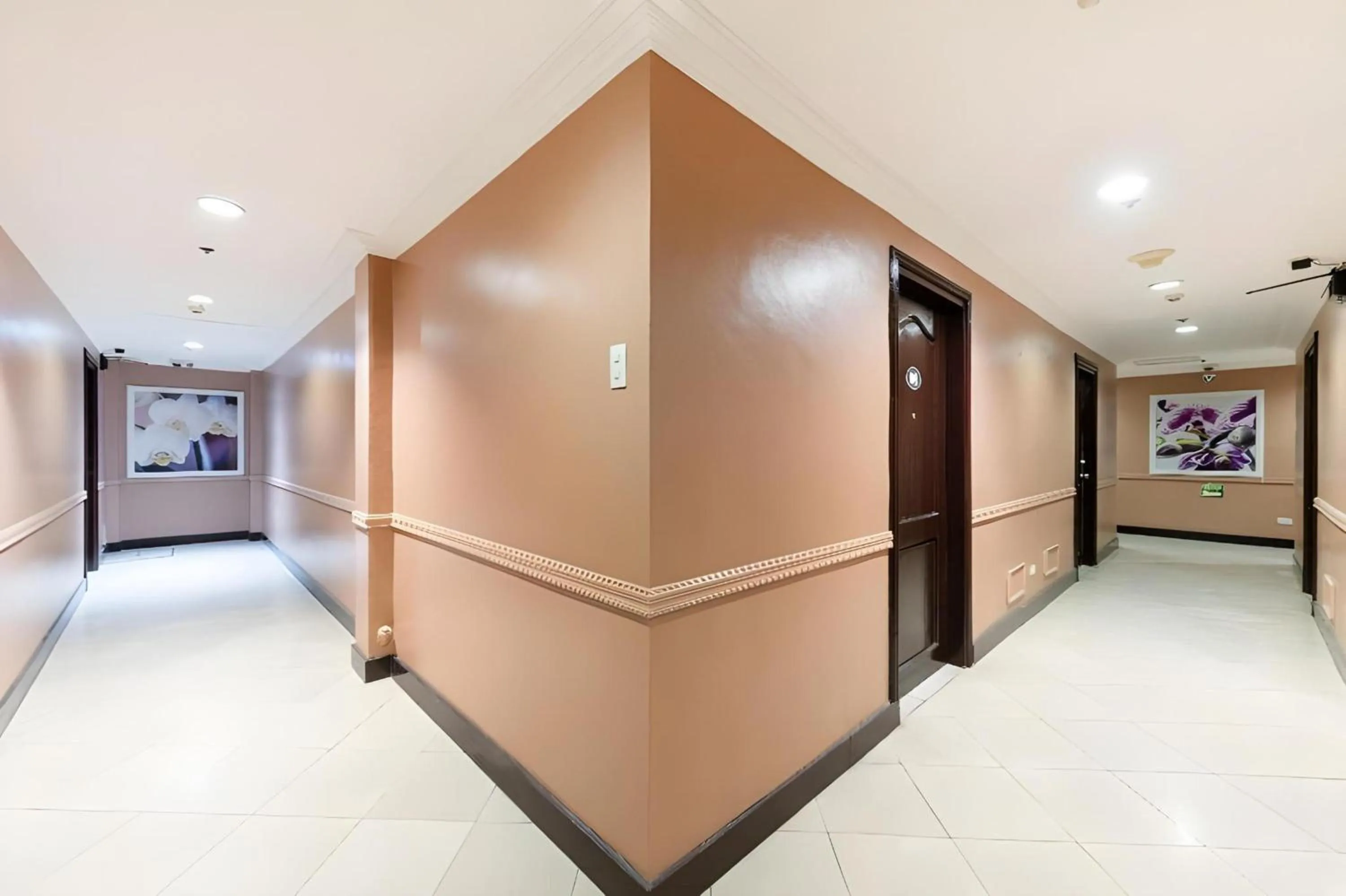 Lobby or reception in OYO 115 Northridge Mansions