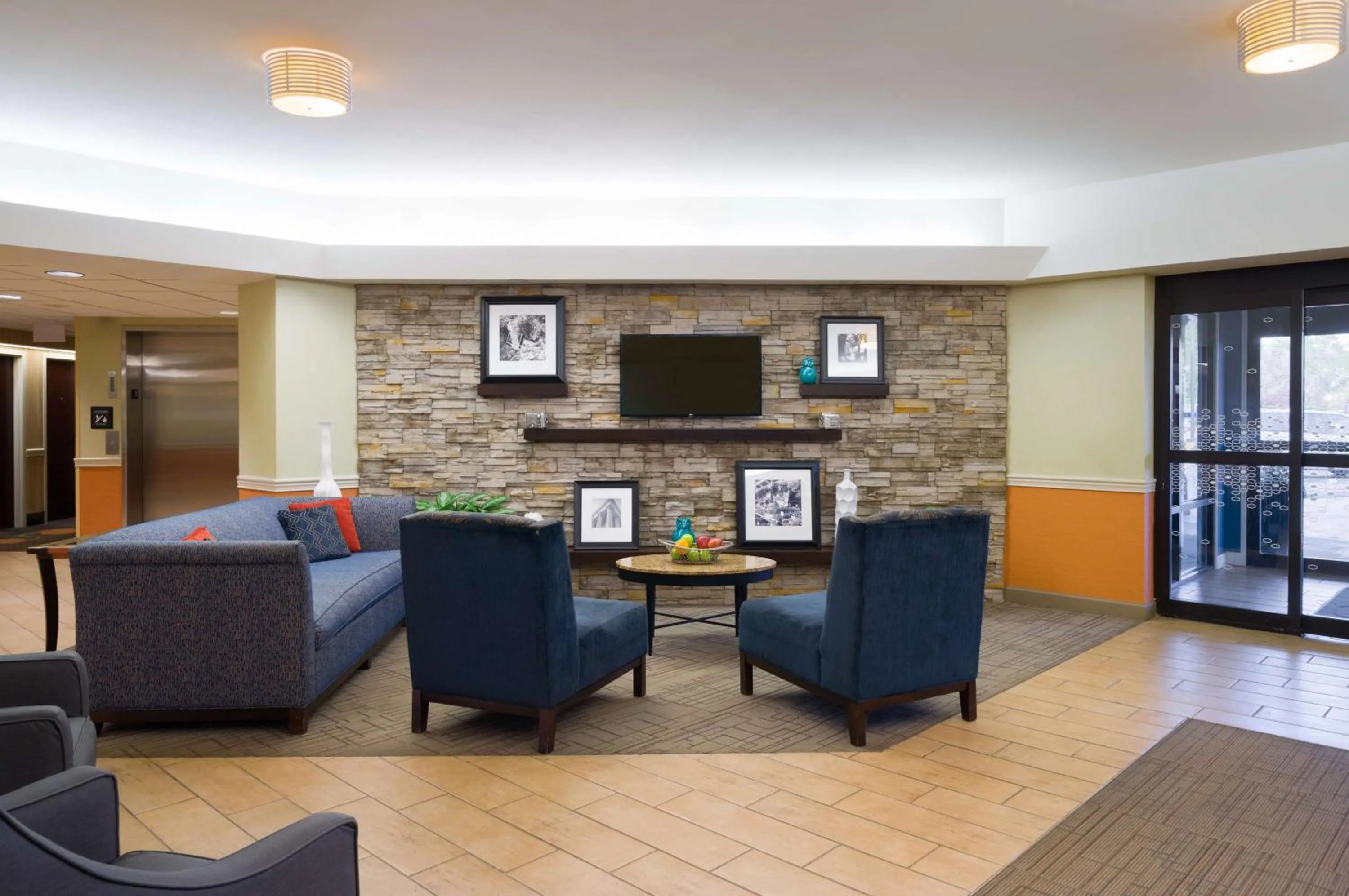 Lobby or reception in Larkspur Landing Carlisle