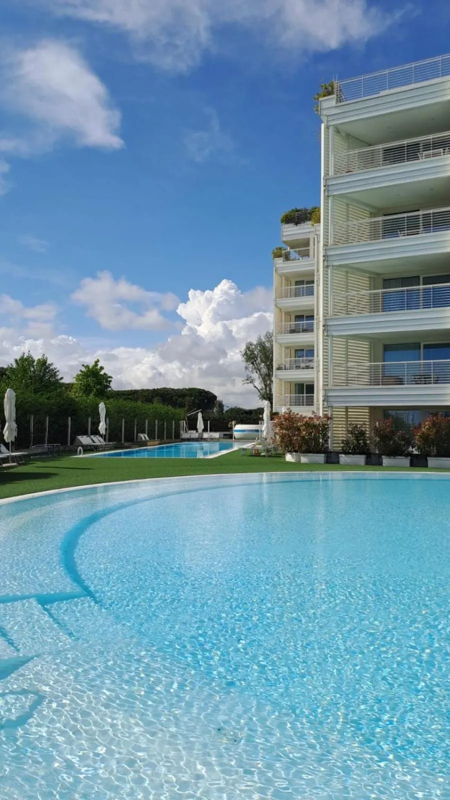 Swimming pool in Marina Verde Resort Official