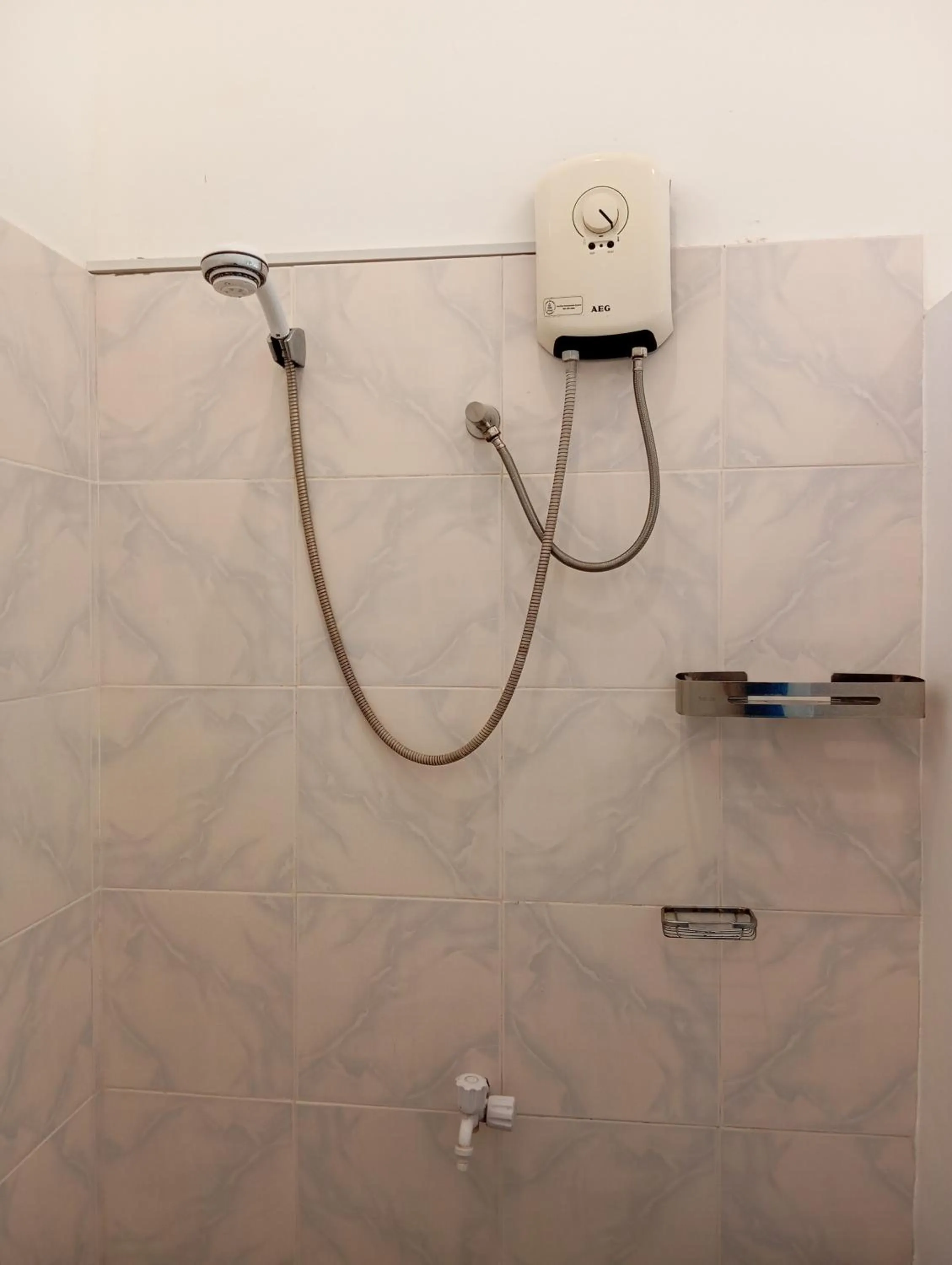 Shower in Tongatok Cliff Resort