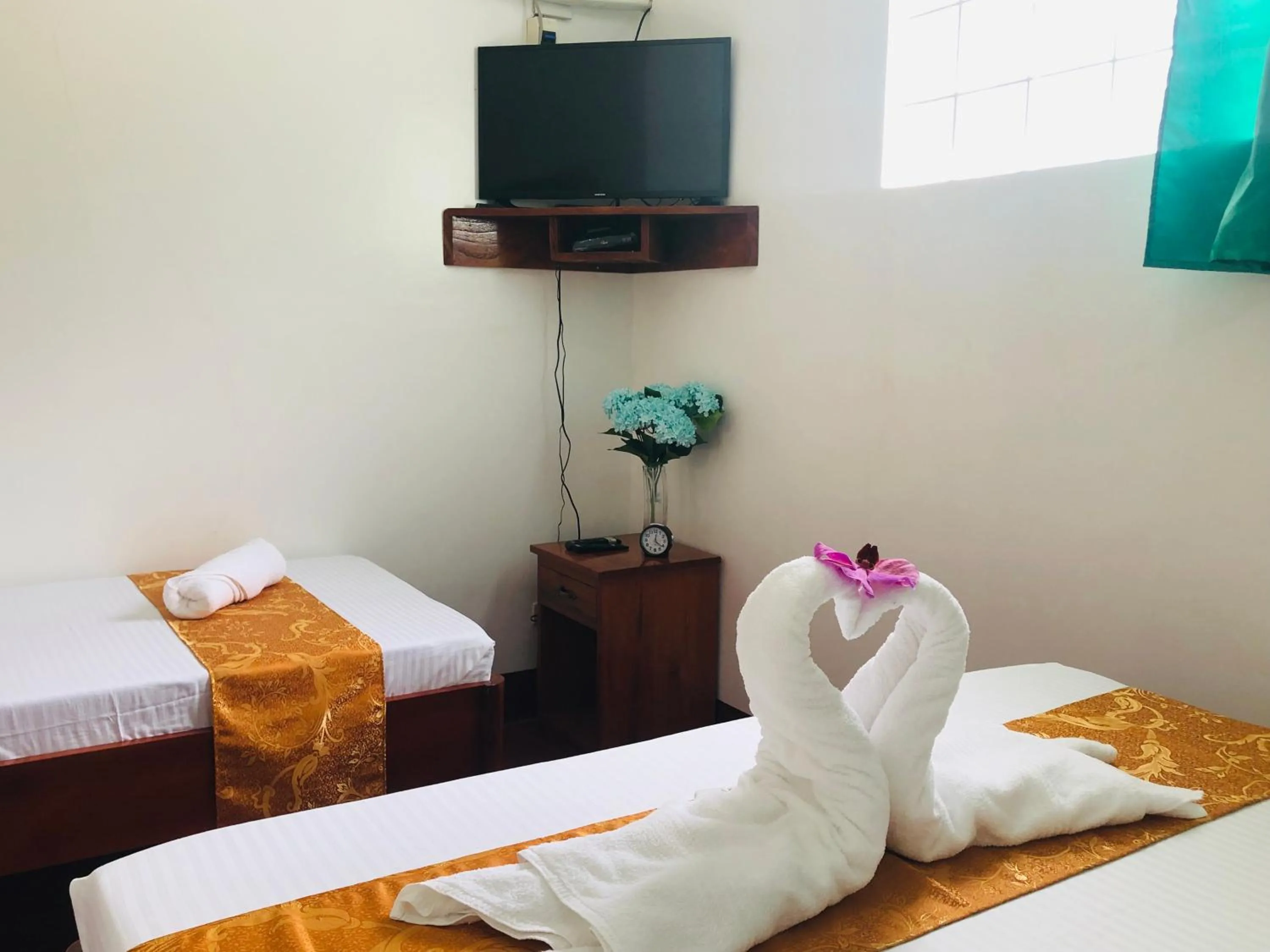 Bed in Tongatok Cliff Resort