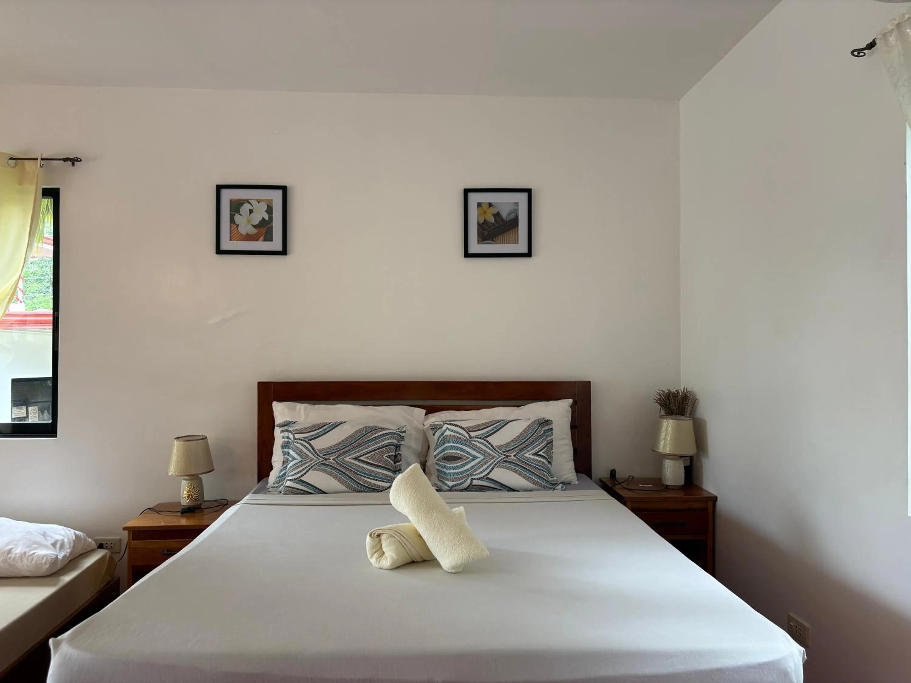 Bed in Tongatok Cliff Resort