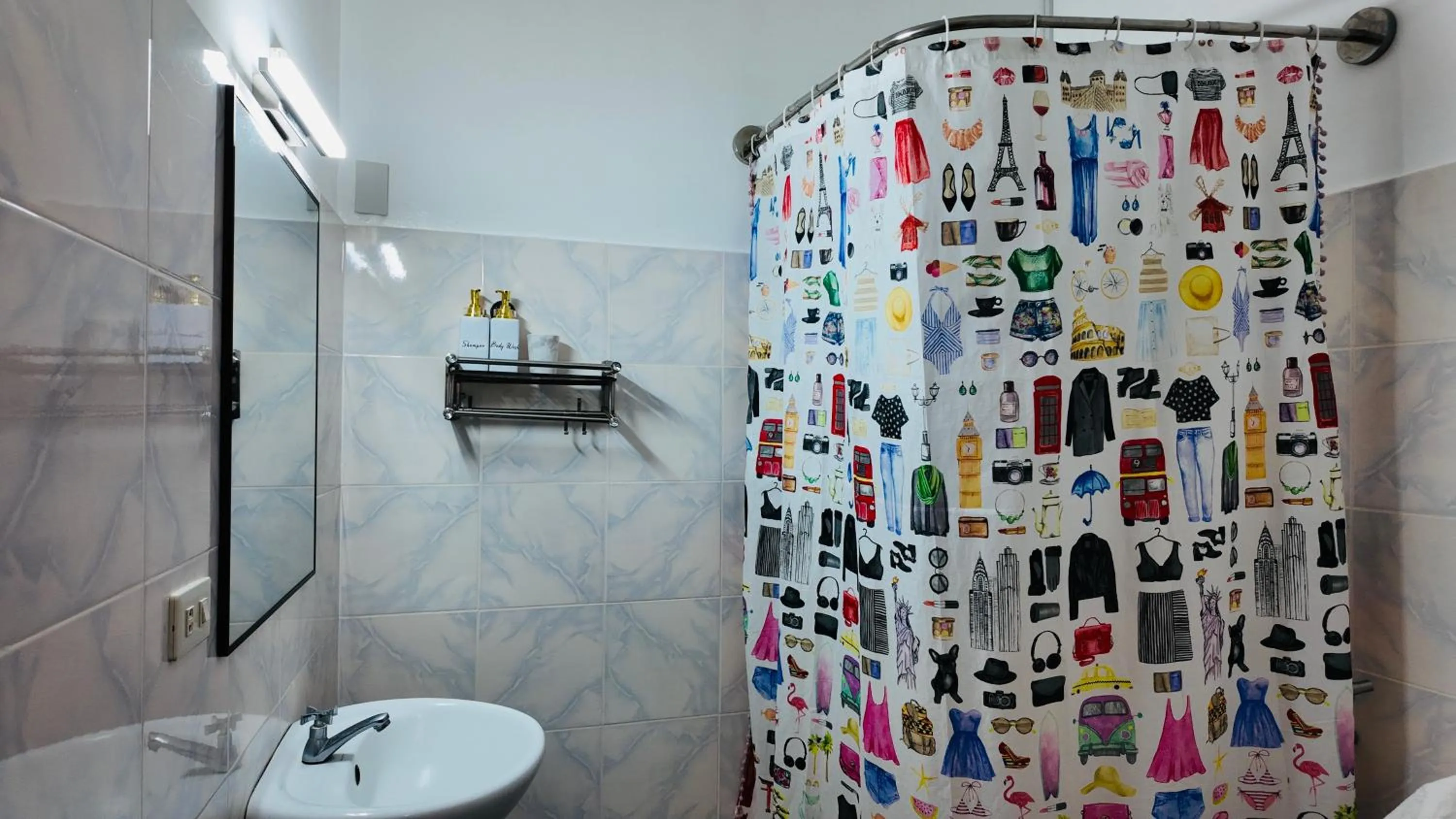 Shower in Tongatok Cliff Resort