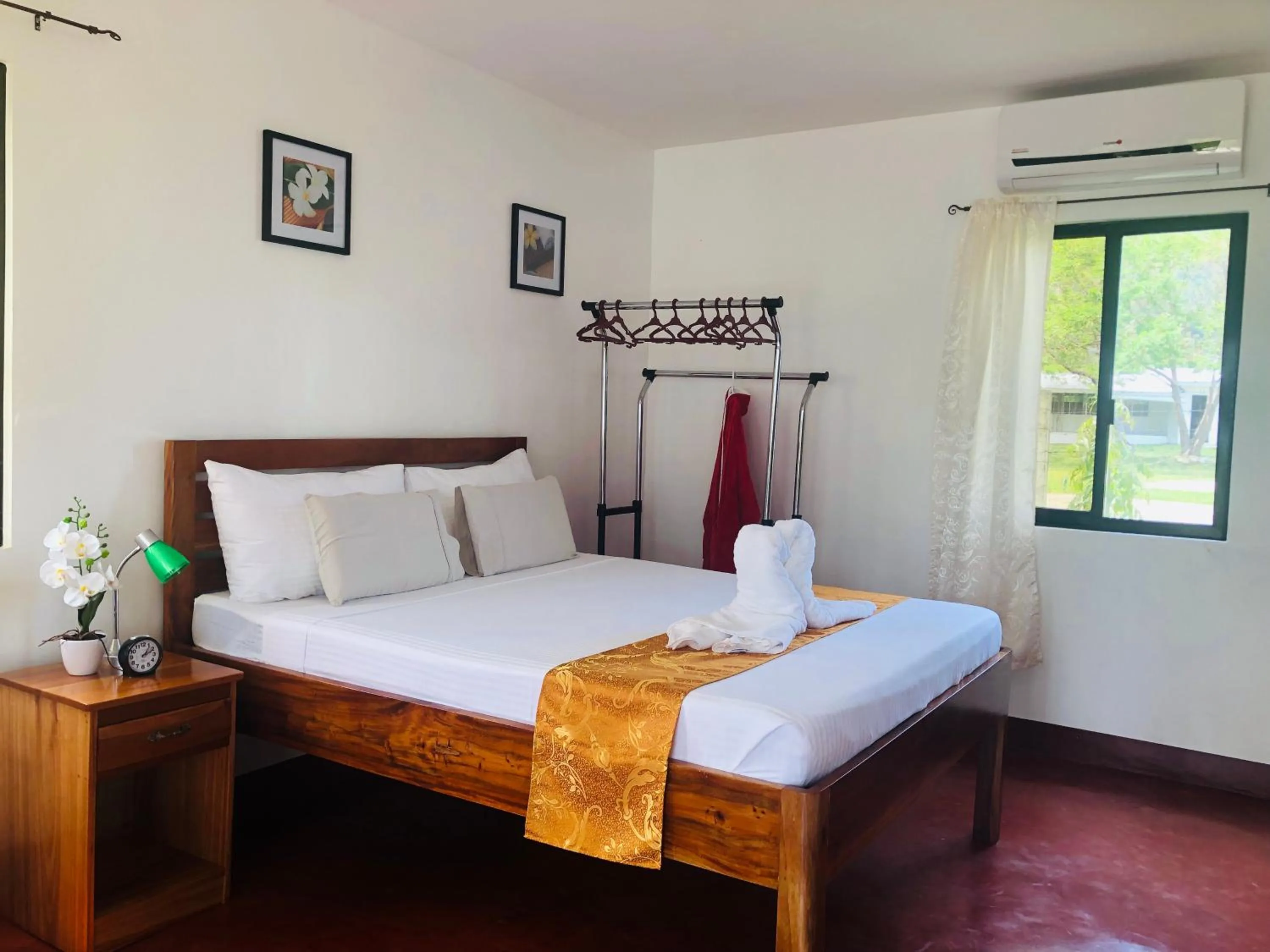 Bed in Tongatok Cliff Resort