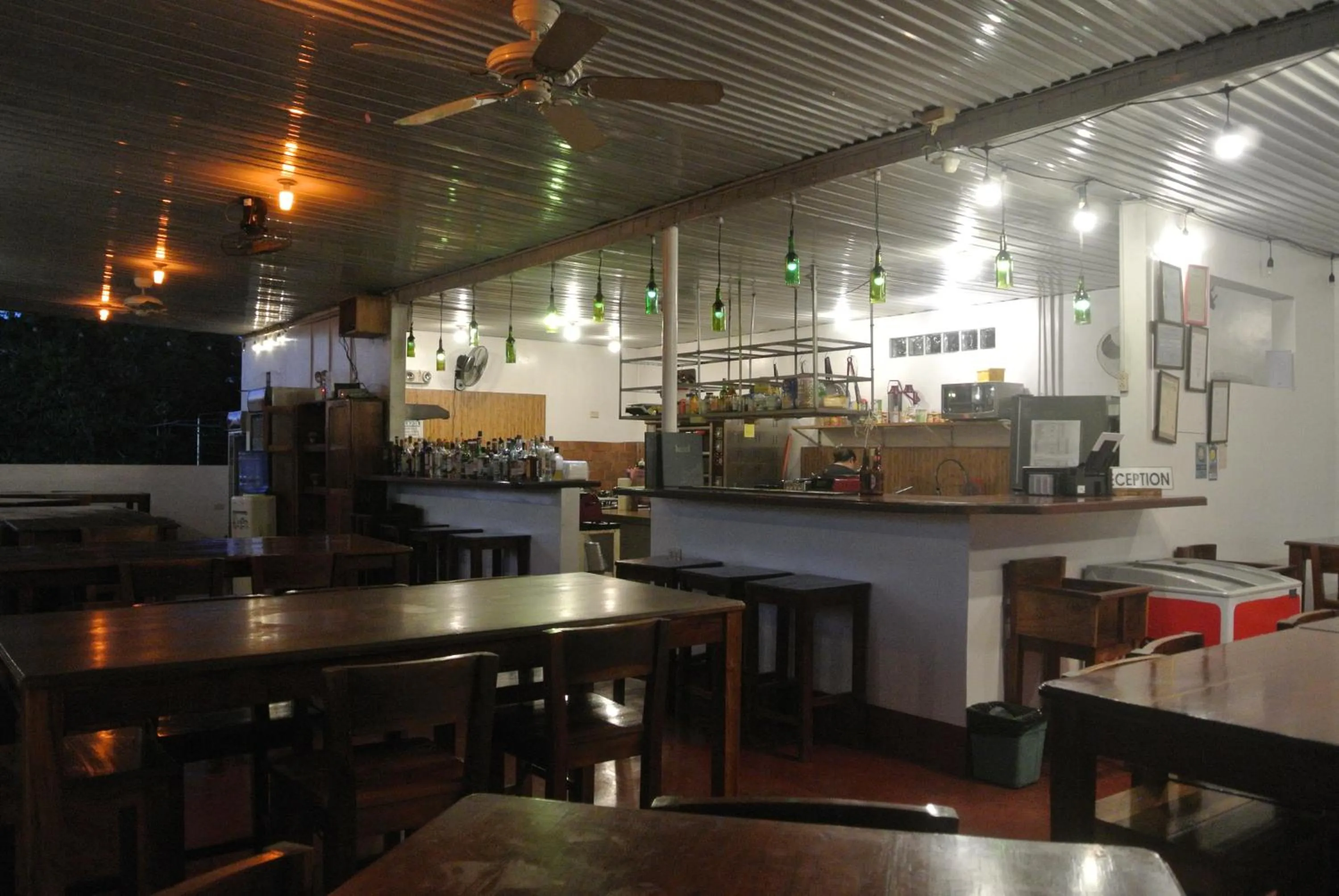 Restaurant/places to eat in Tongatok Cliff Resort