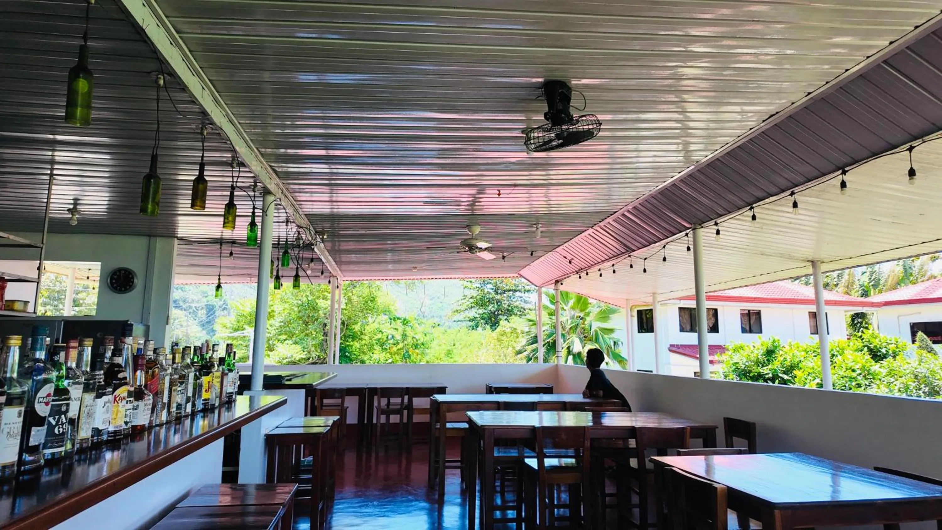 Restaurant/places to eat in Tongatok Cliff Resort