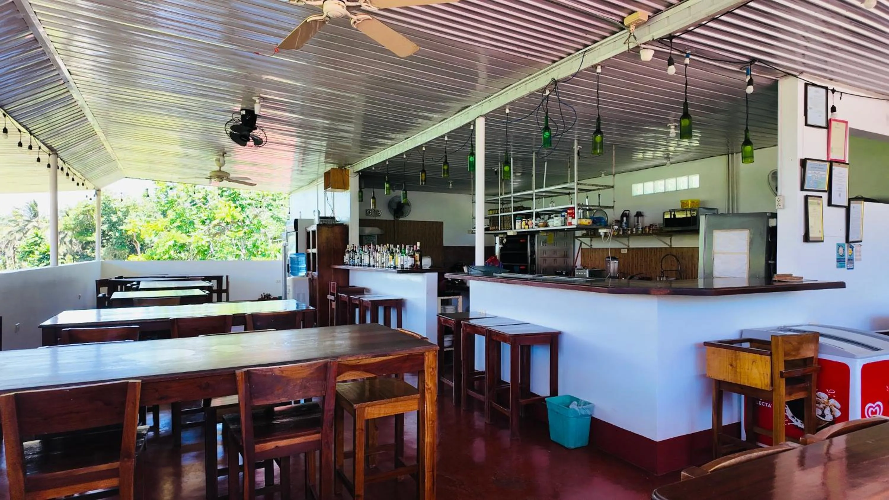 Restaurant/places to eat in Tongatok Cliff Resort