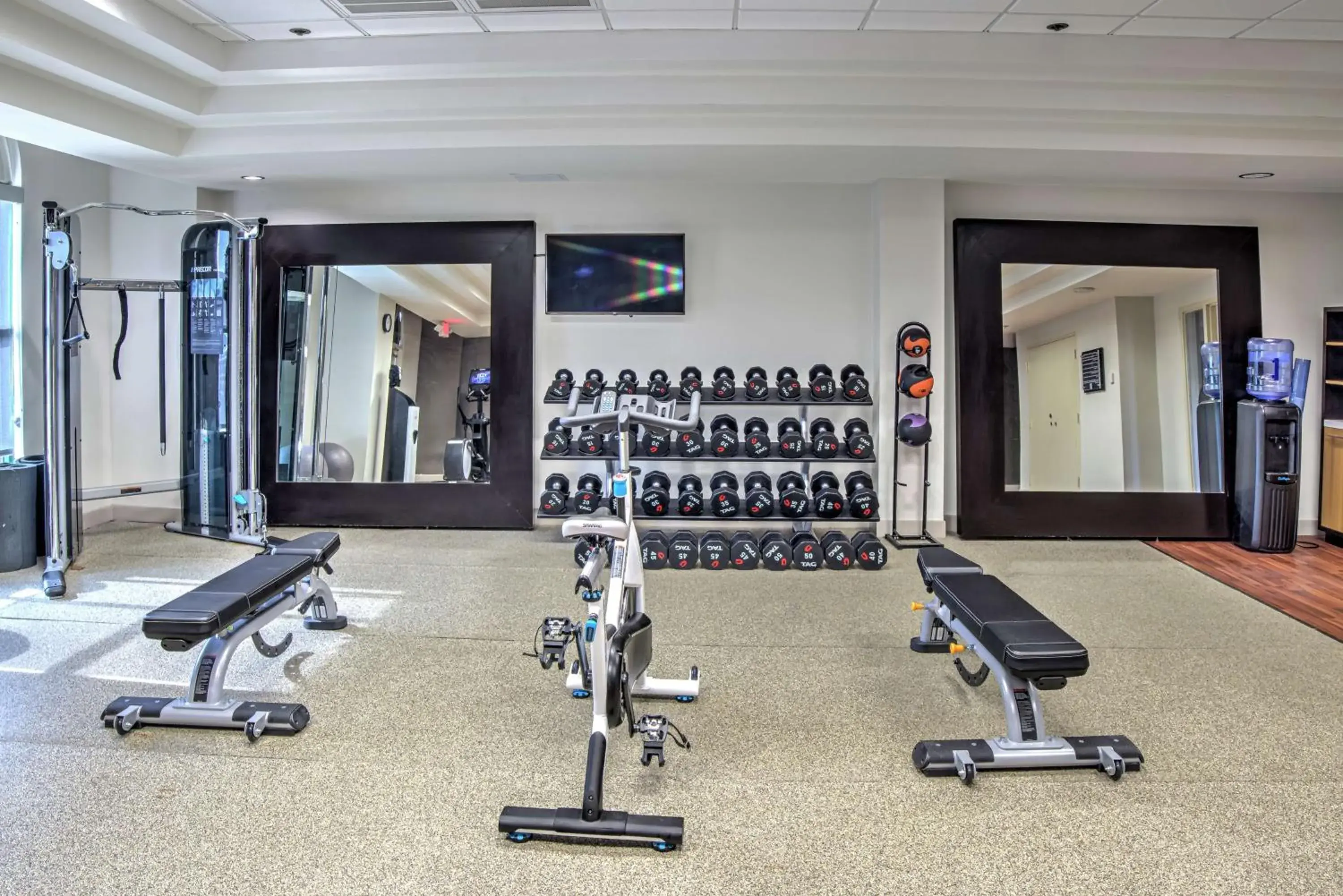 Fitness centre/facilities in Embassy Suites by Hilton Indianapolis North Fitness centre/facilities in Embassy Suites by Hilton Indianapolis North