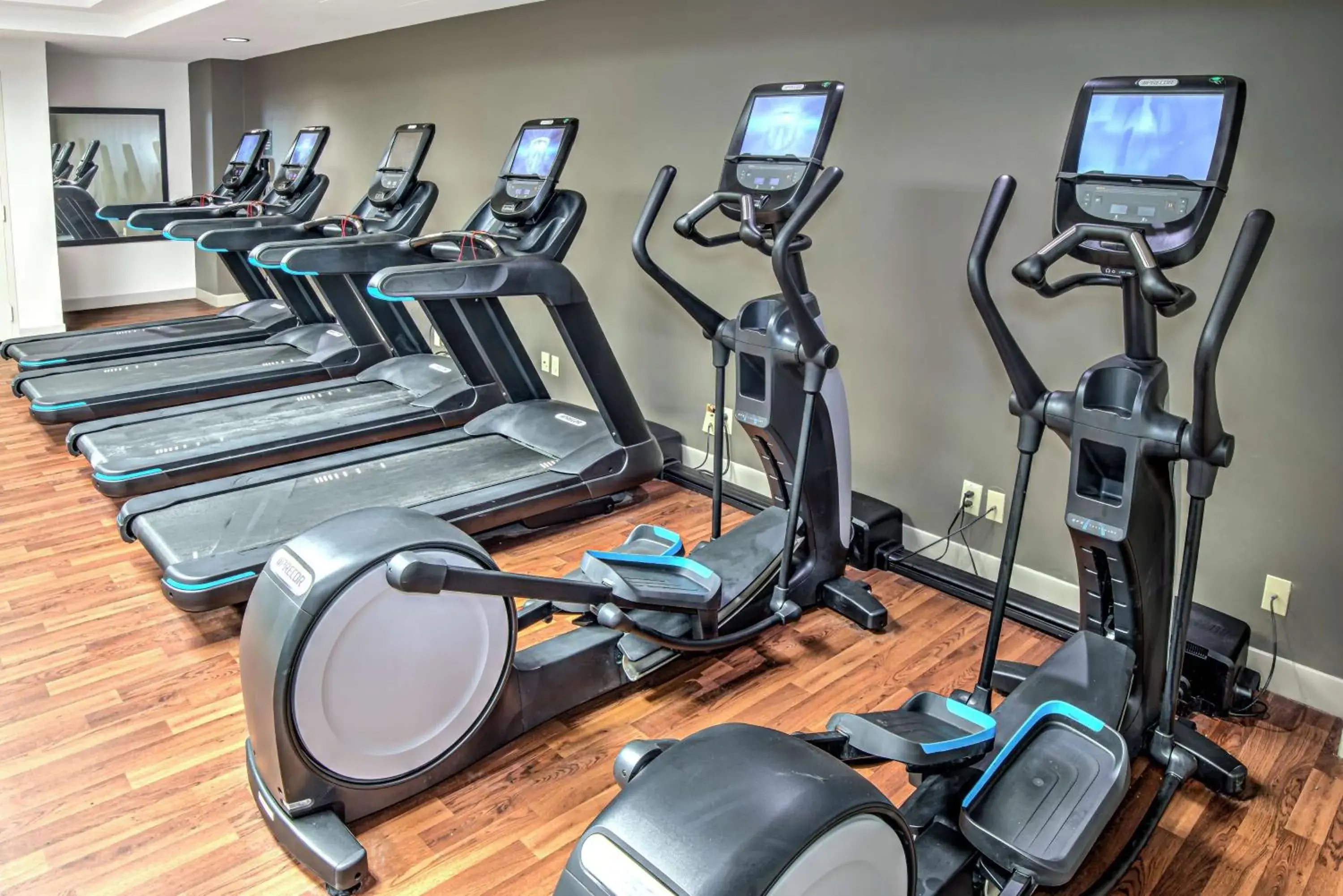 Fitness centre/facilities in Embassy Suites by Hilton Indianapolis North Fitness centre/facilities in Embassy Suites by Hilton Indianapolis North