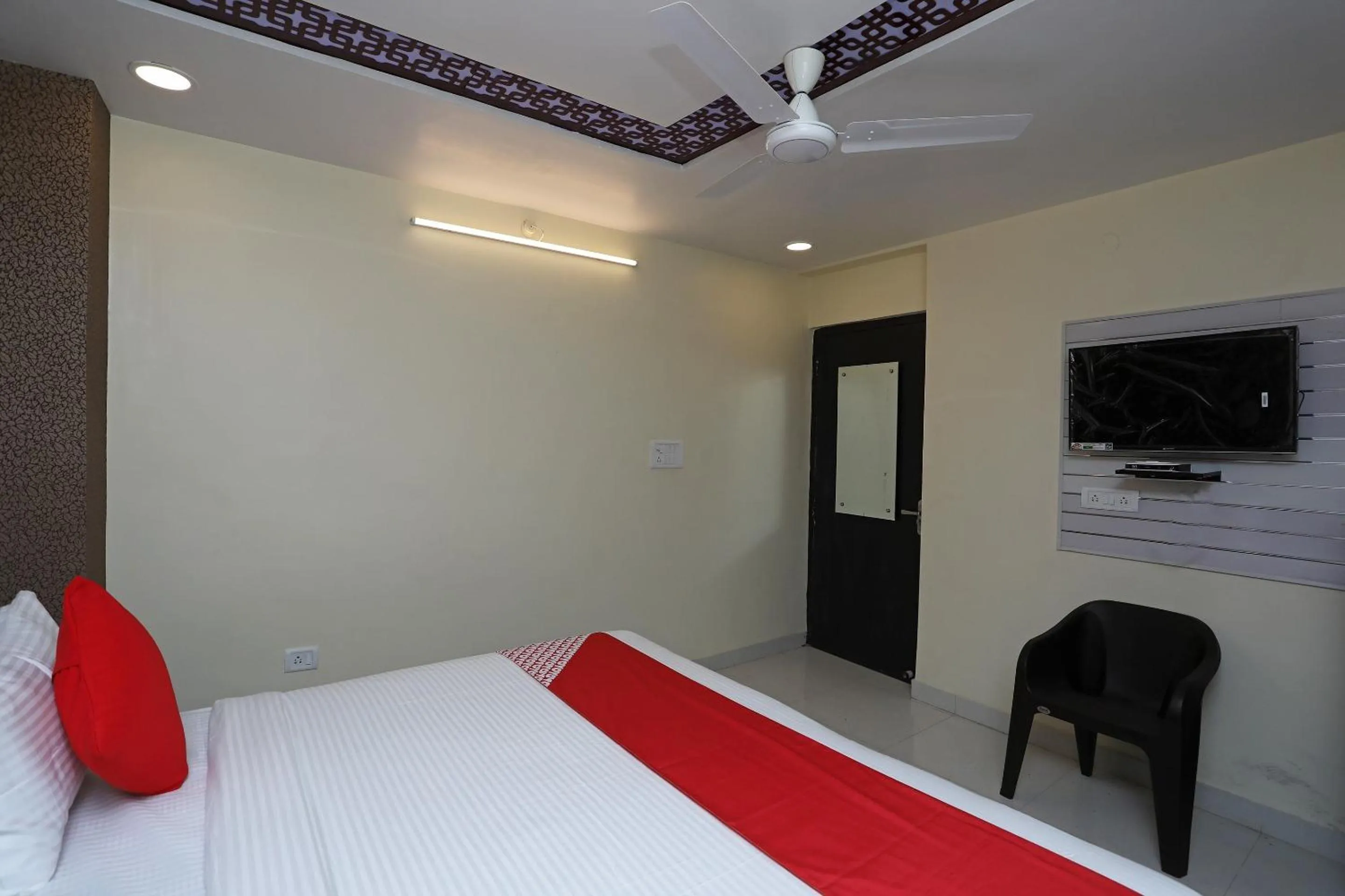 Bedroom, Bed in Super Hotel O Richa Grand