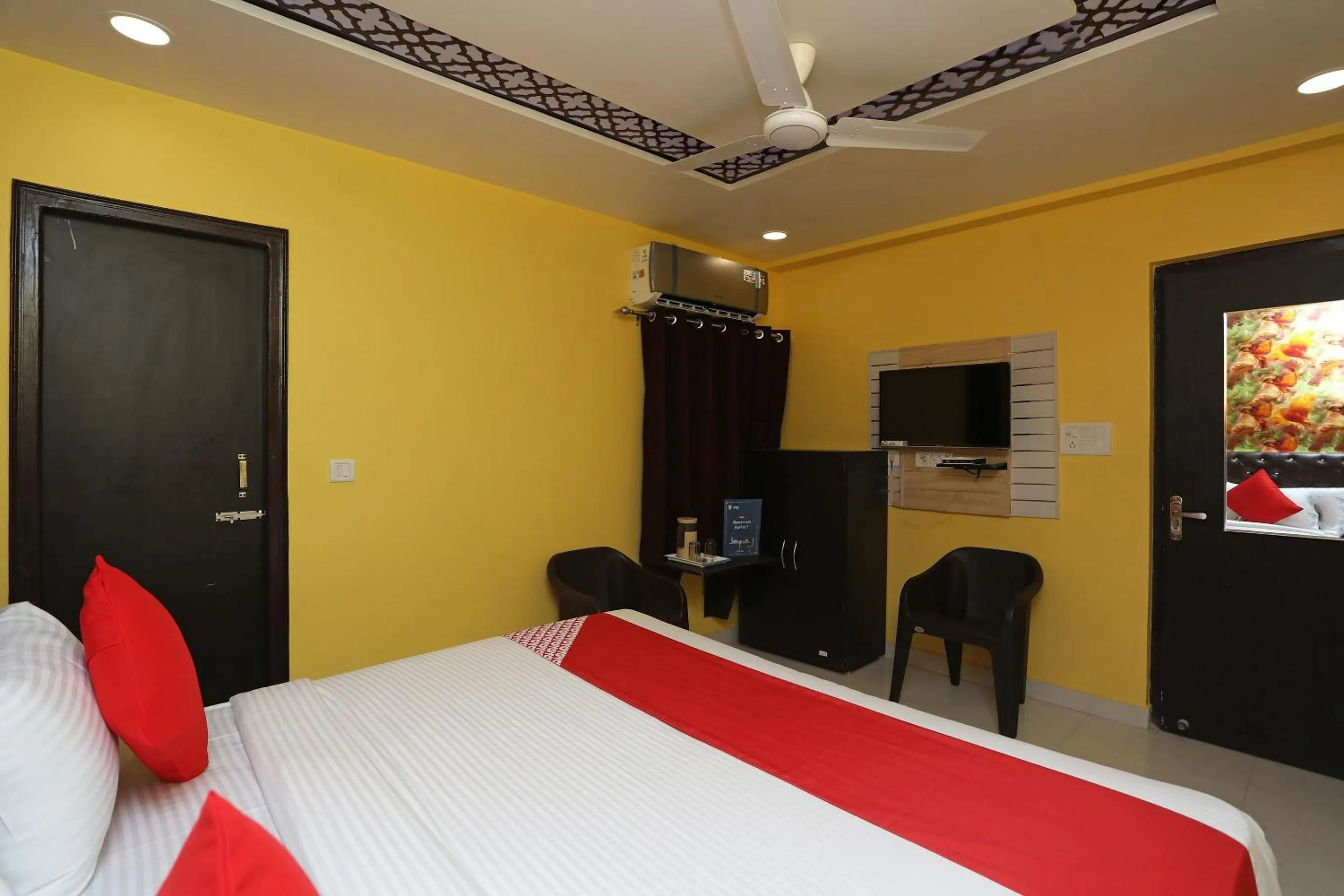 Bedroom, Bed in Super Hotel O Richa Grand