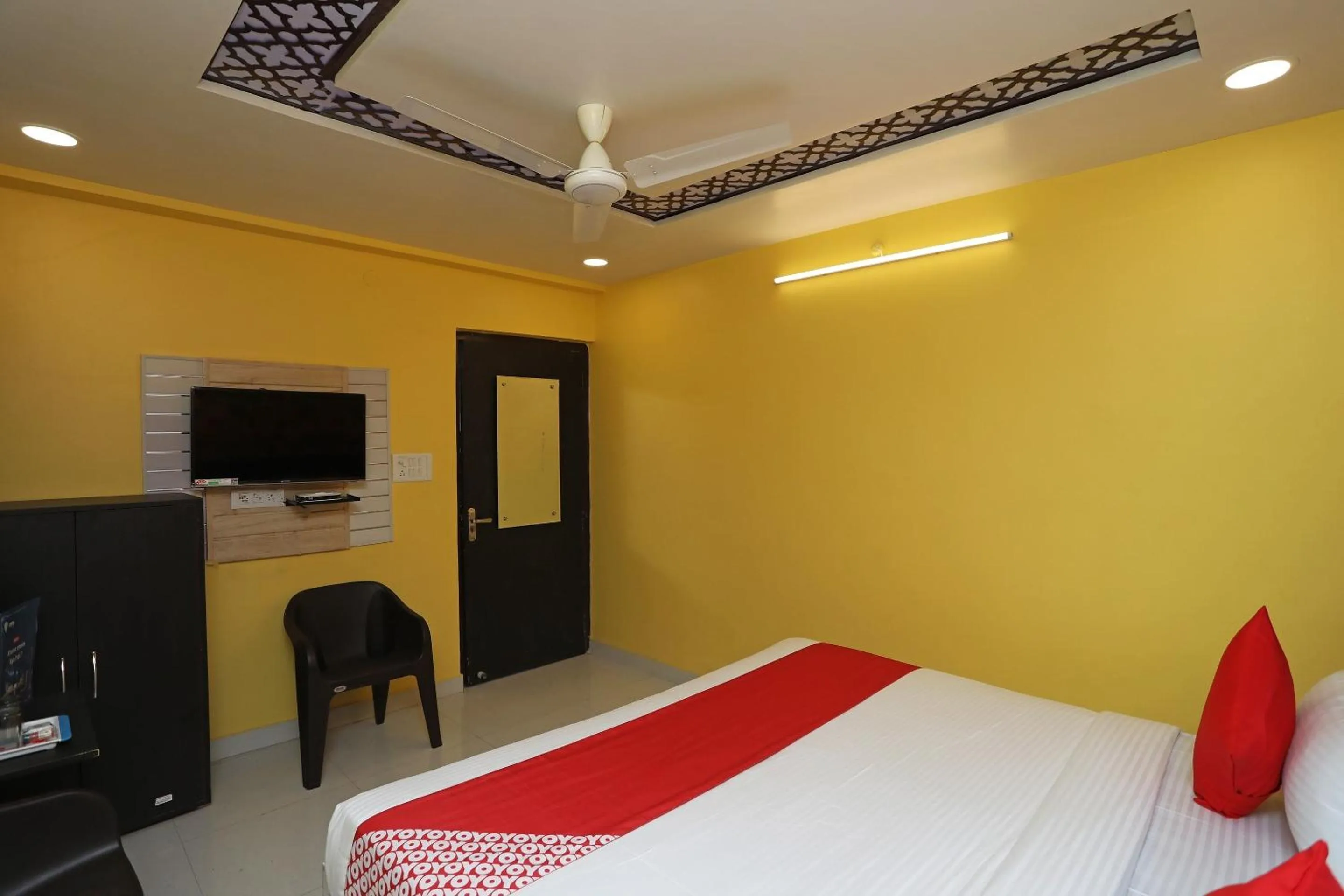 Bedroom, Bed in Super Hotel O Richa Grand