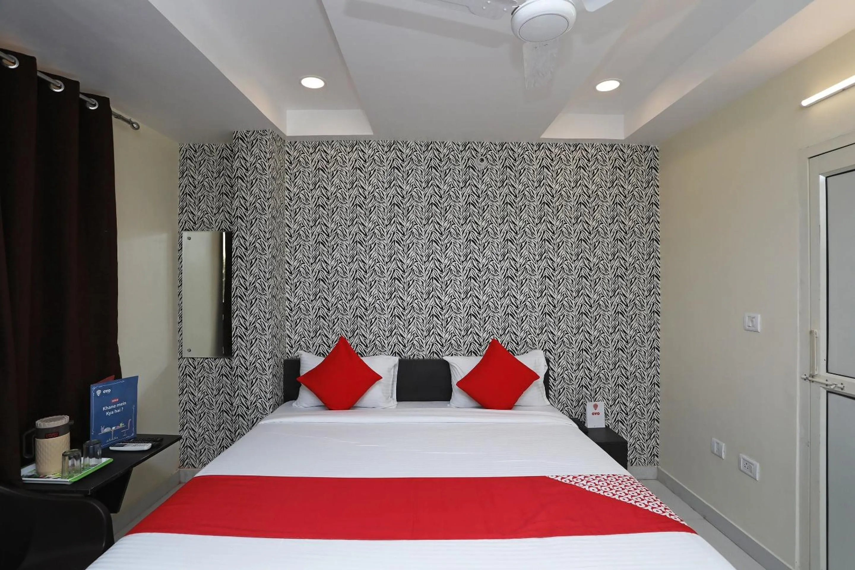 Bathroom, Bed in Super Hotel O Richa Grand