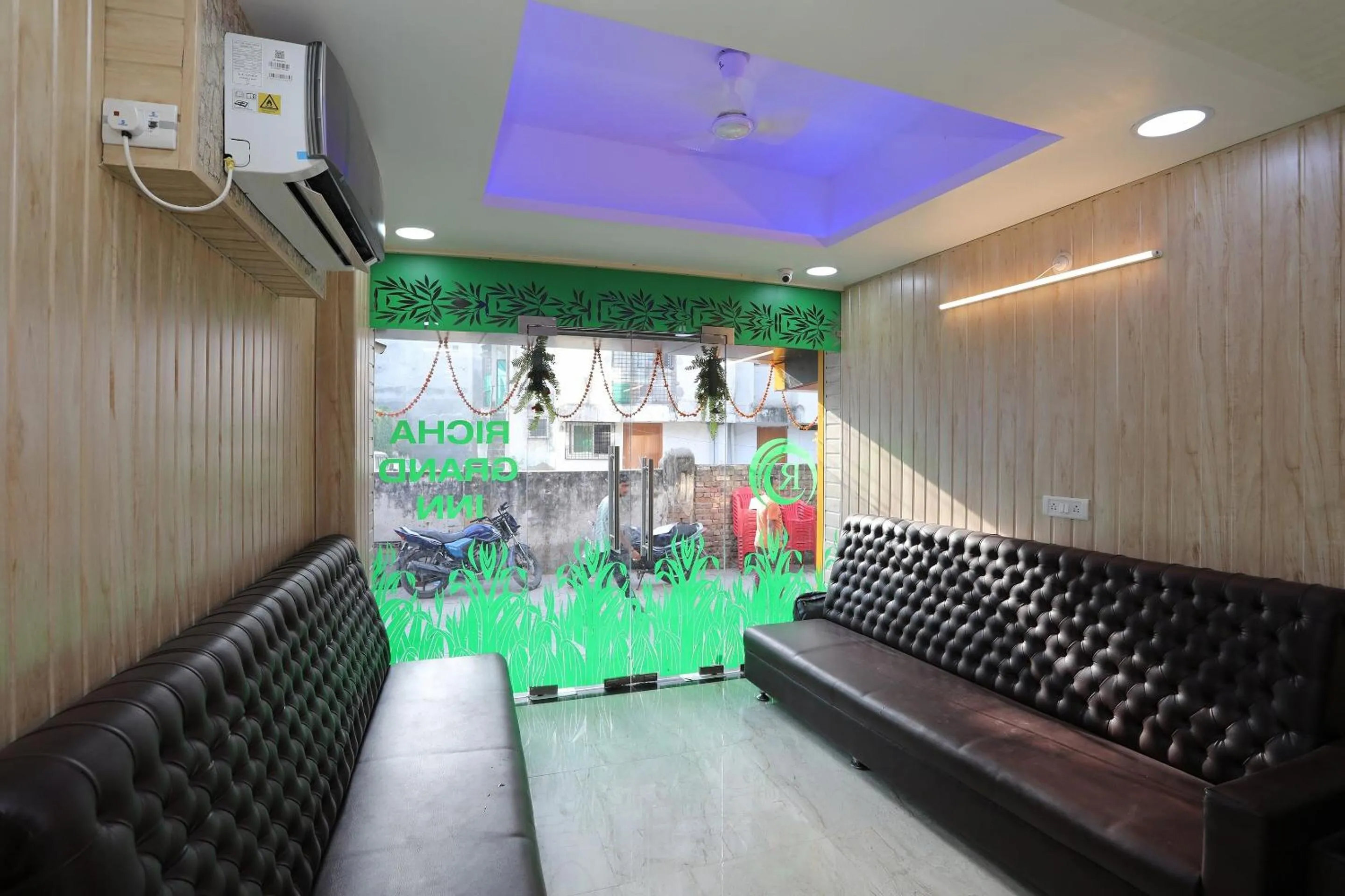 Lobby or reception in Super Hotel O Richa Grand