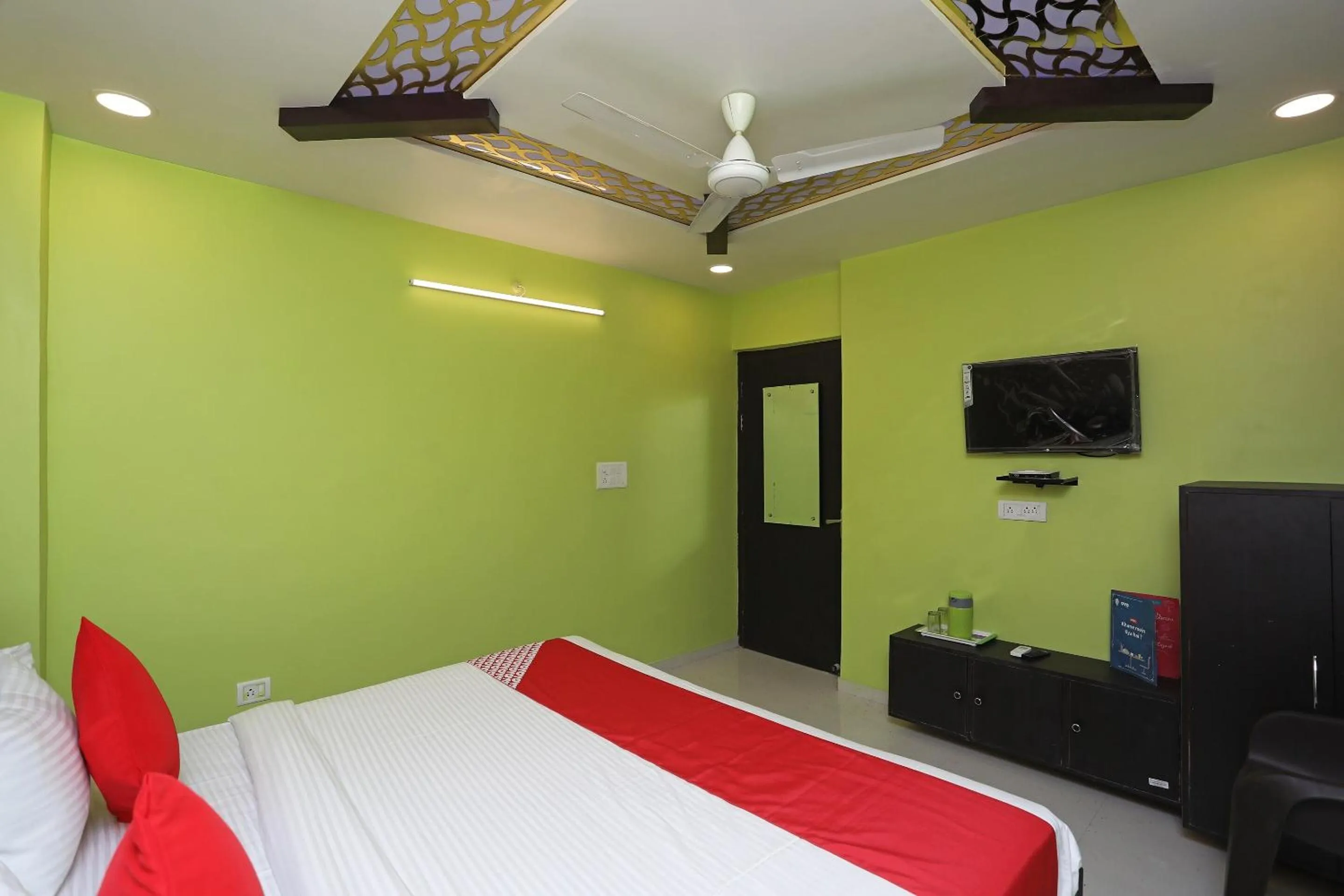 Bedroom, Bed in Super Hotel O Richa Grand