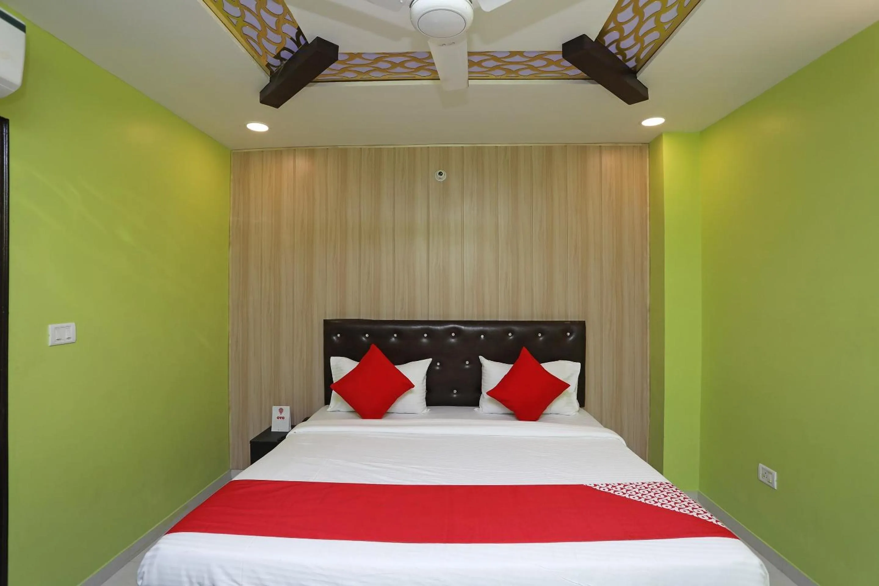 Bedroom, Bed in Super Hotel O Richa Grand