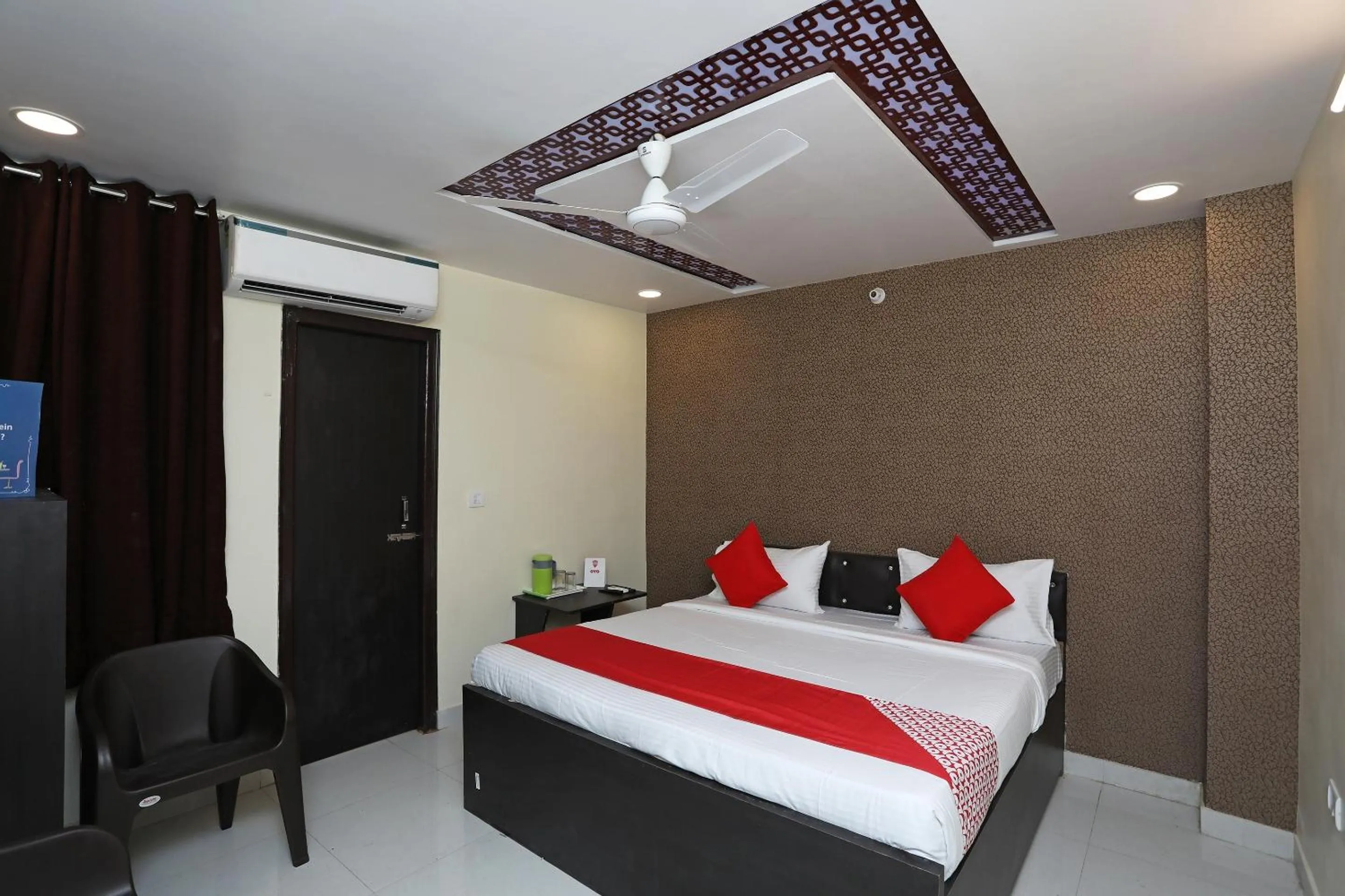 Bedroom, Bed in Super Hotel O Richa Grand