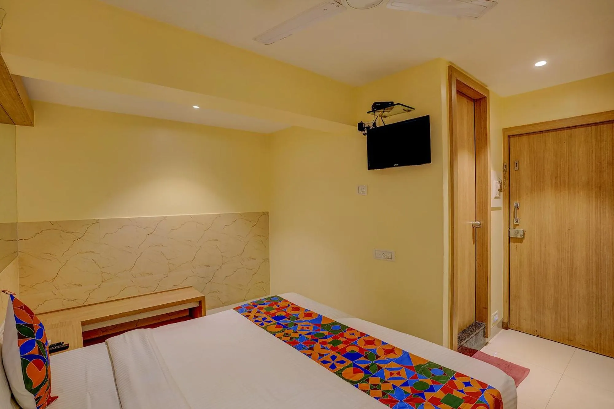 Bed in FabHotel Starwood Residency - 100M From Dr DY Patil Stadium