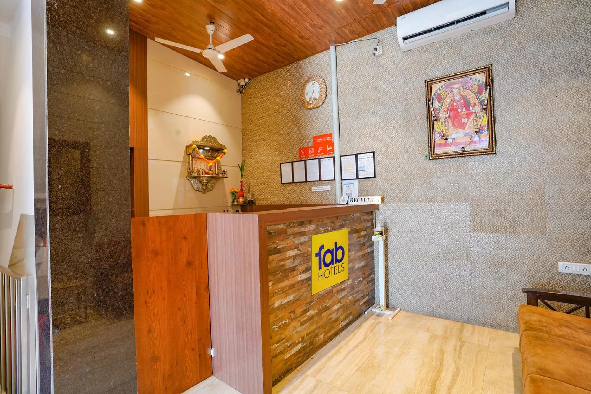 Lobby or reception in FabHotel Starwood Residency - 100M From Dr DY Patil Stadium