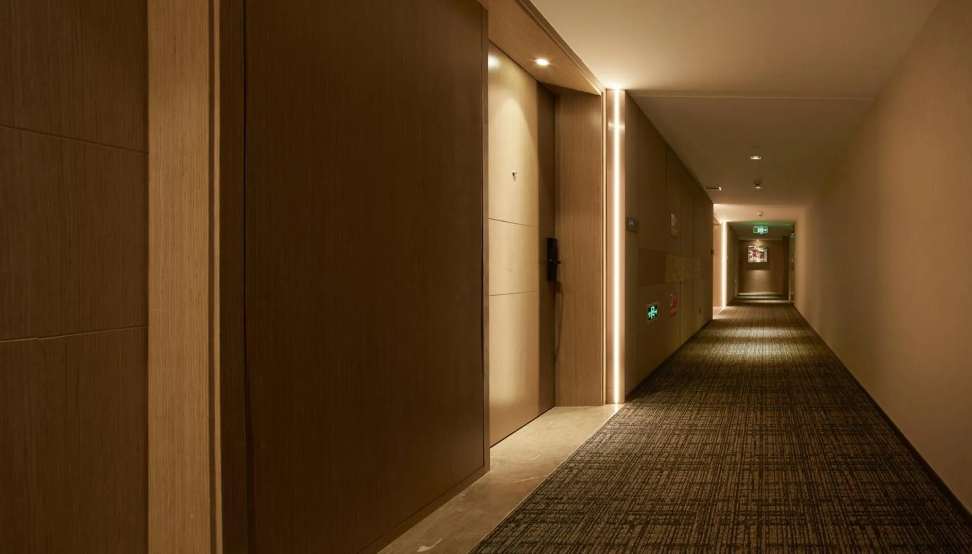 Zenith Hotel-Near Train Station & The Mixc