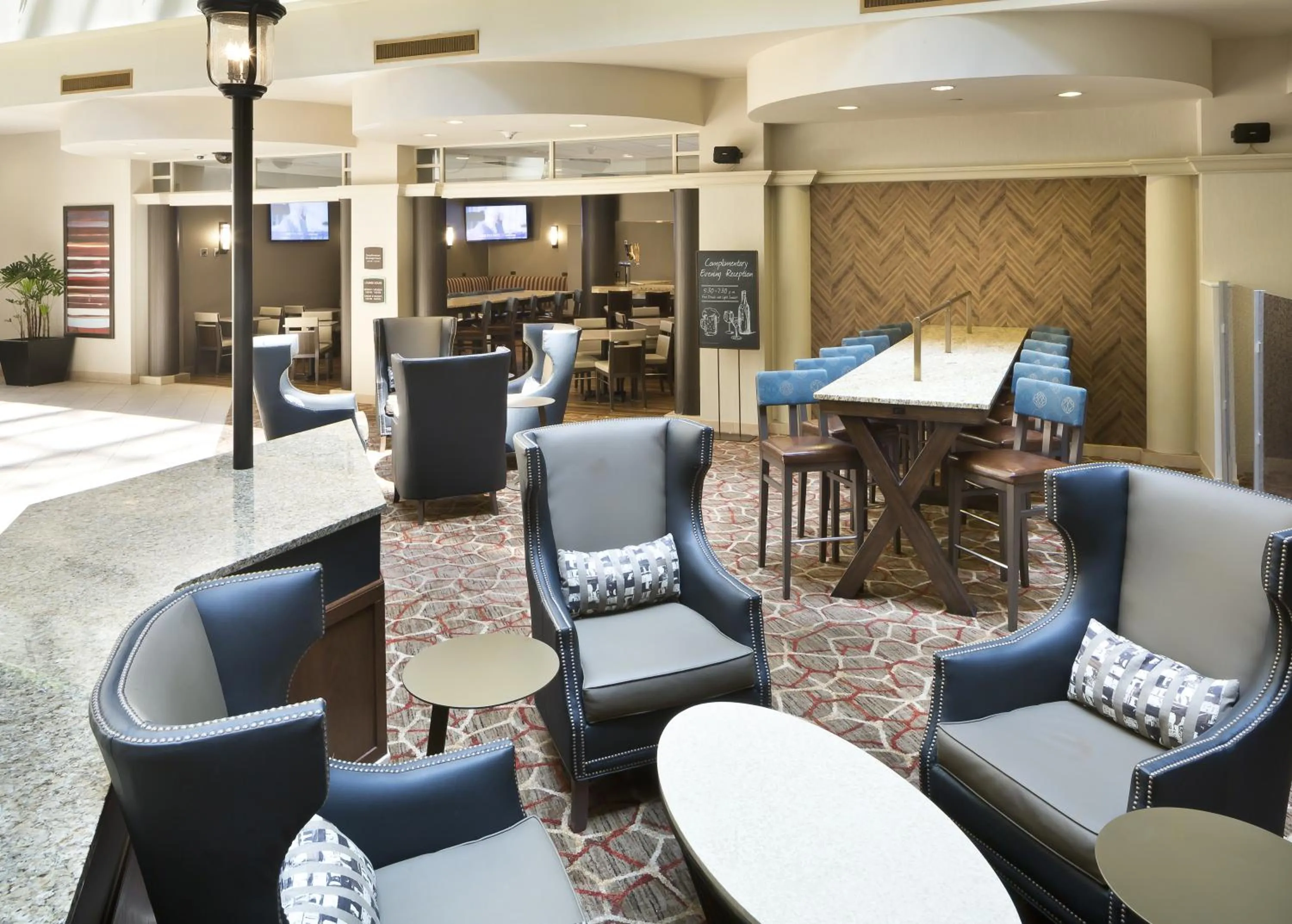Lounge or bar, Lounge/Bar in Embassy Suites Secaucus - Meadowlands