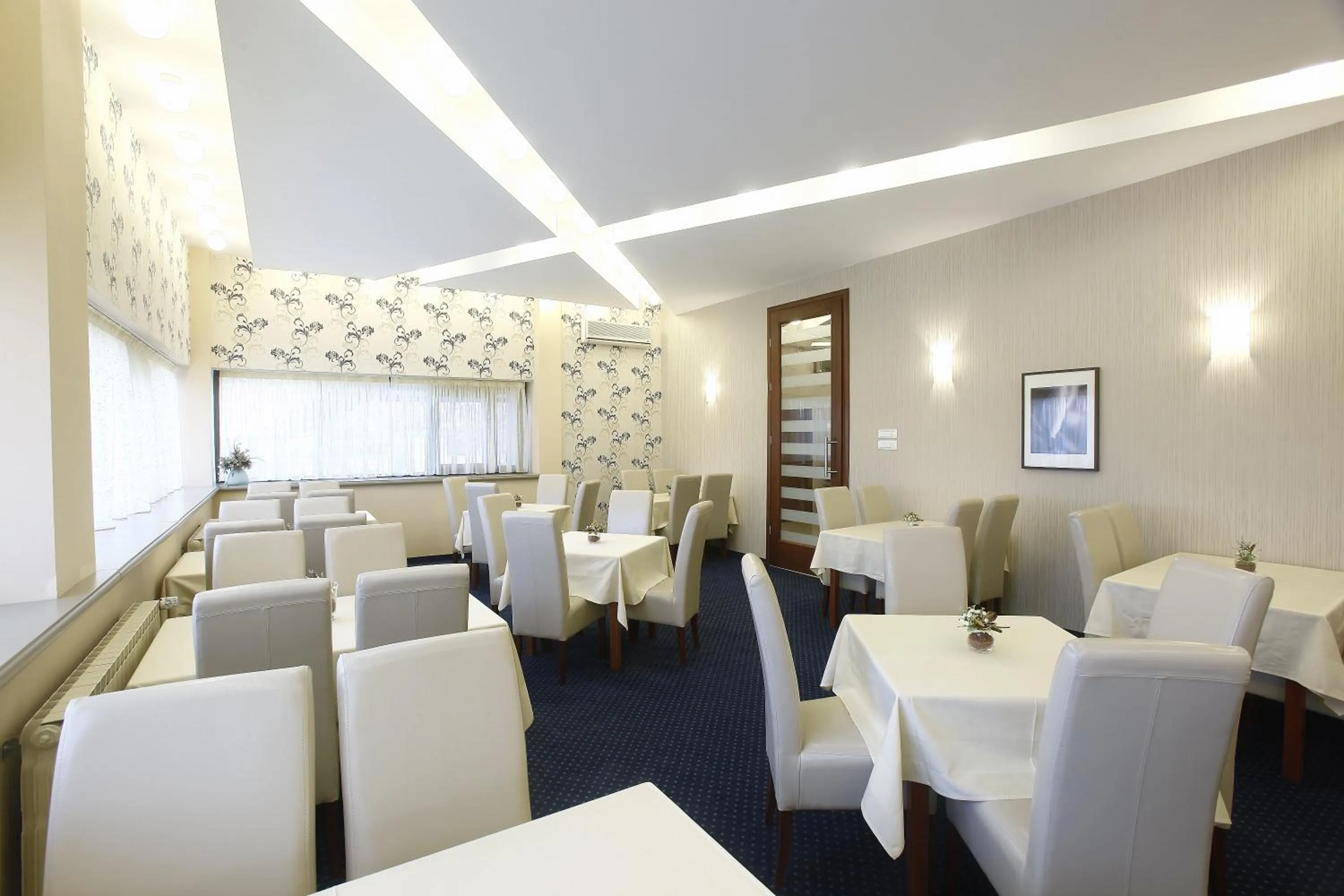 Restaurant/places to eat in Hotel Centar