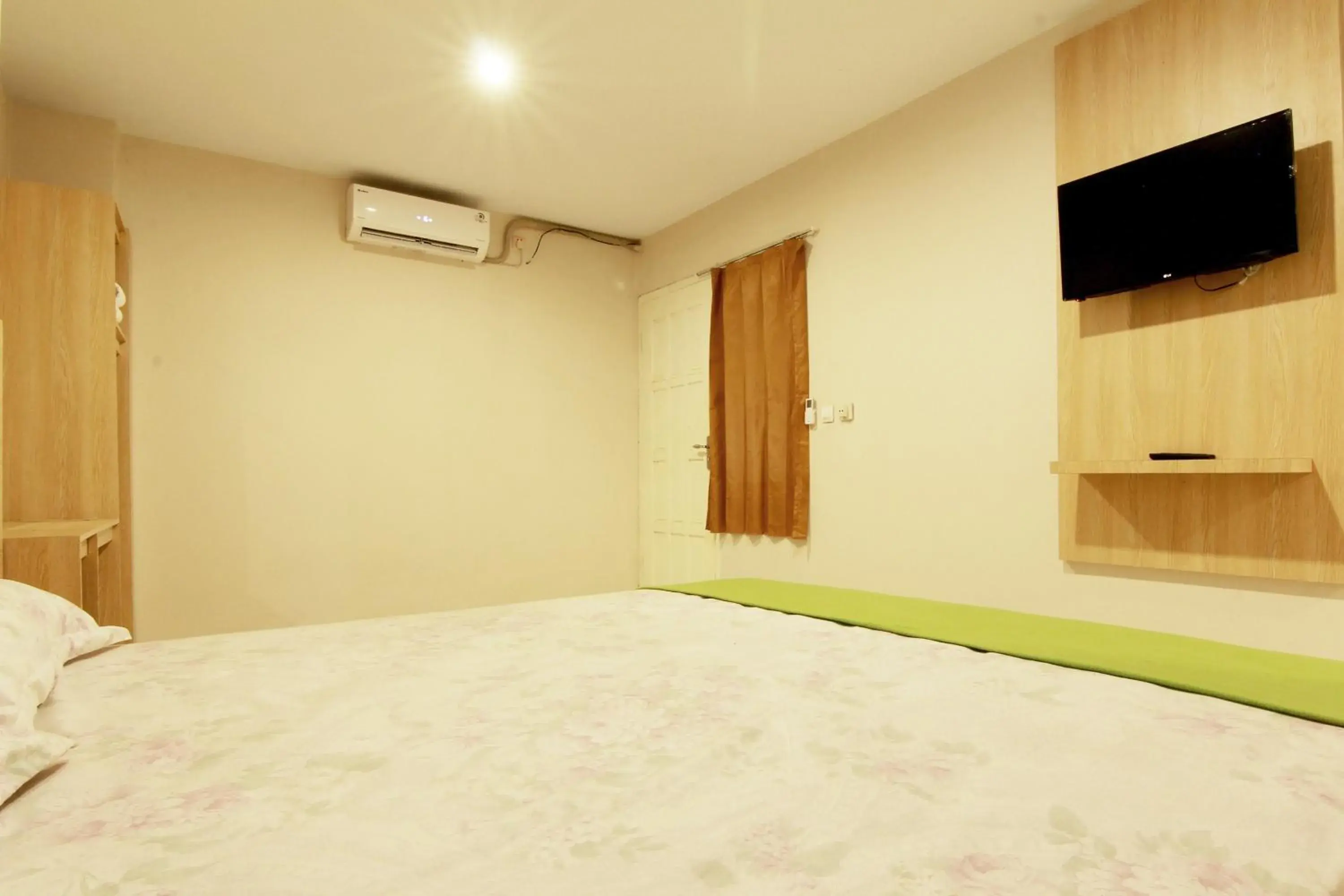 TV and multimedia, Bed in Homestay HD Inn TV and multimedia, Bed in Homestay HD Inn