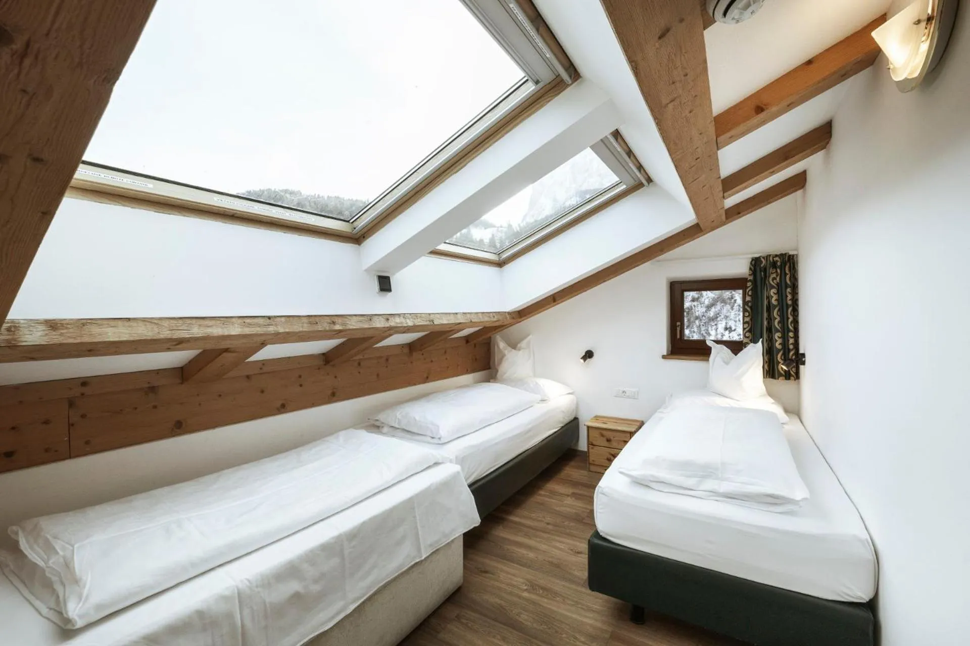 Bed in La Tambra - Residence - Central with Restaurant