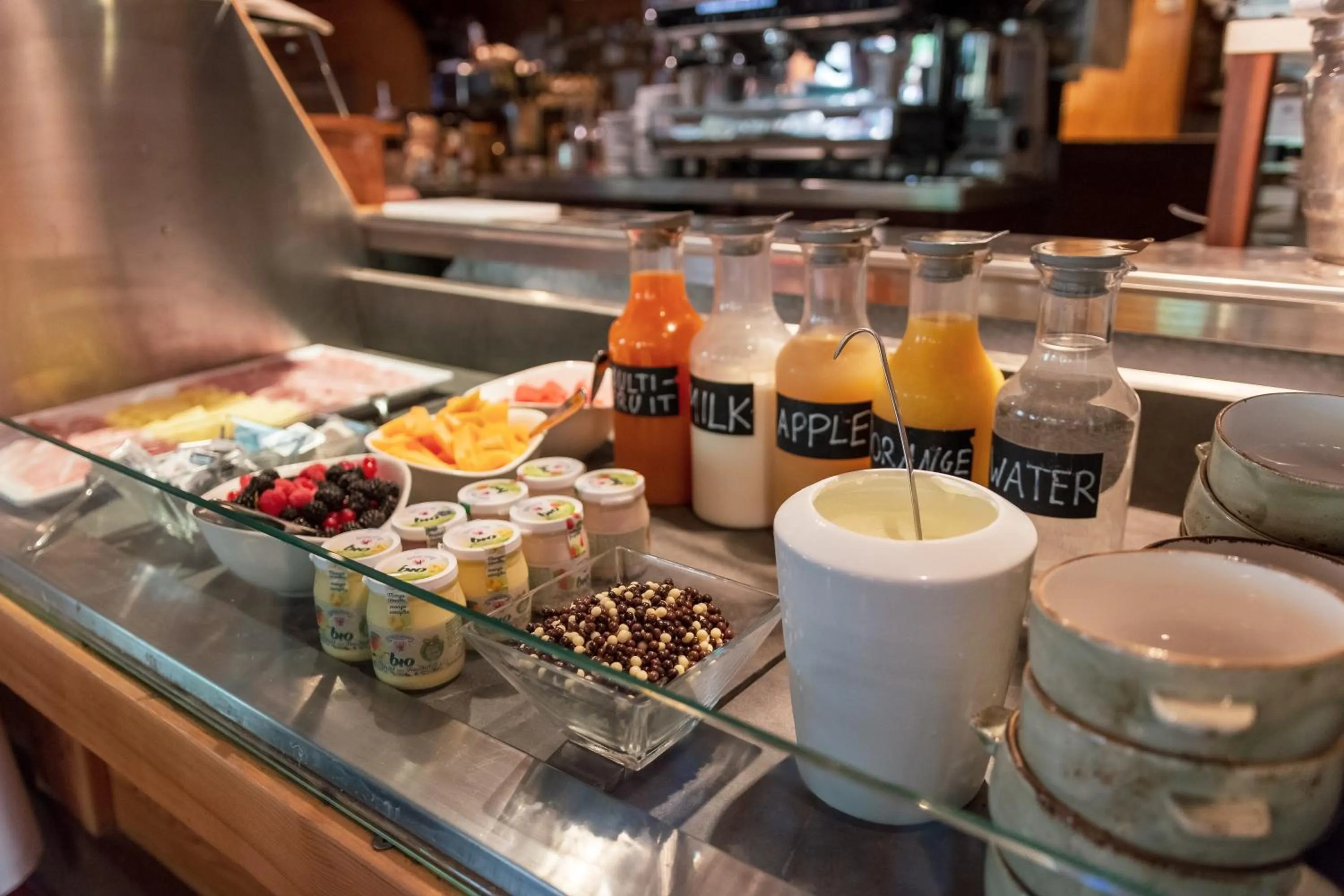 Breakfast in La Tambra - Residence - Central with Restaurant