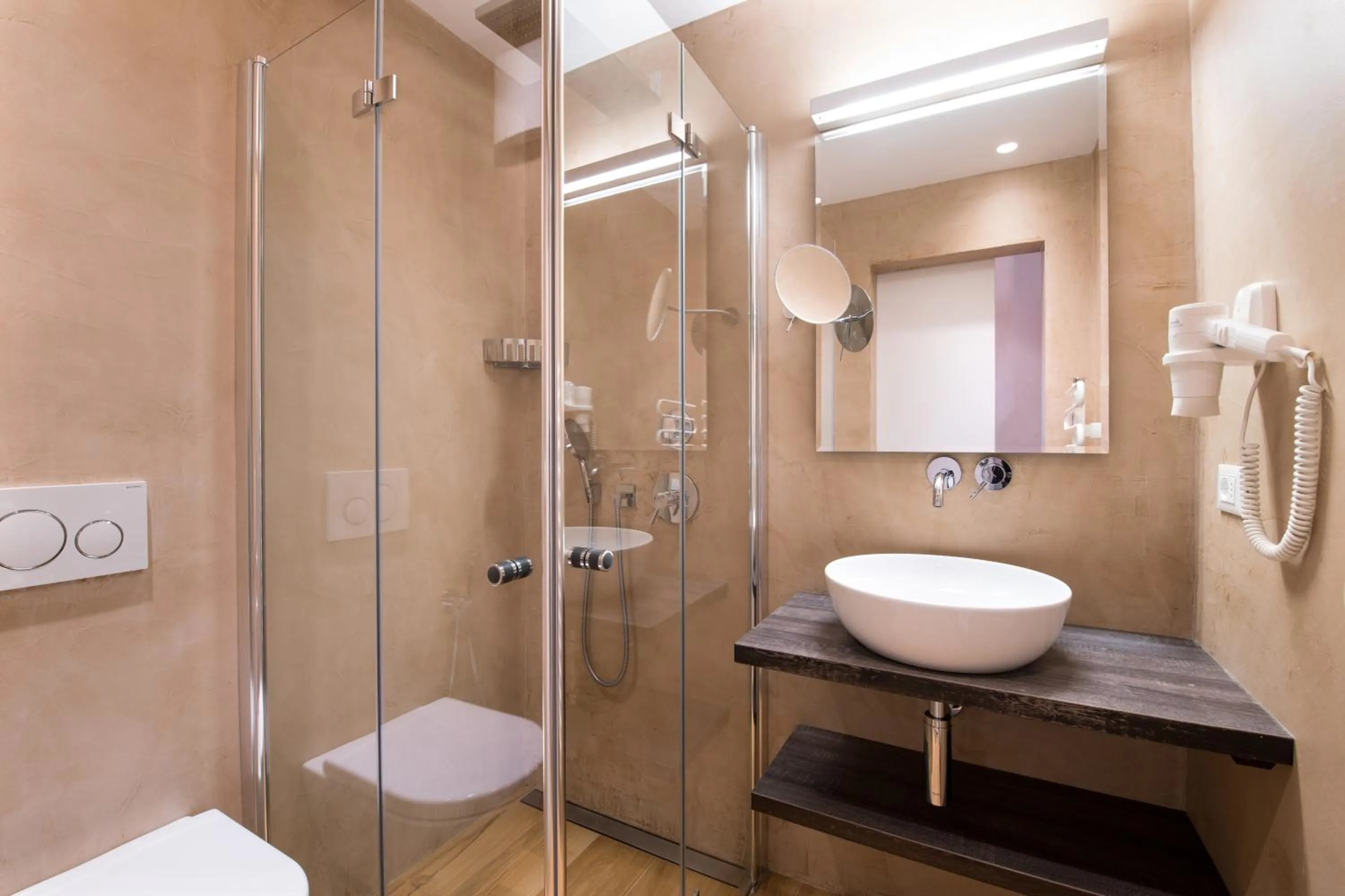 Shower in La Tambra - Residence - Central with Restaurant