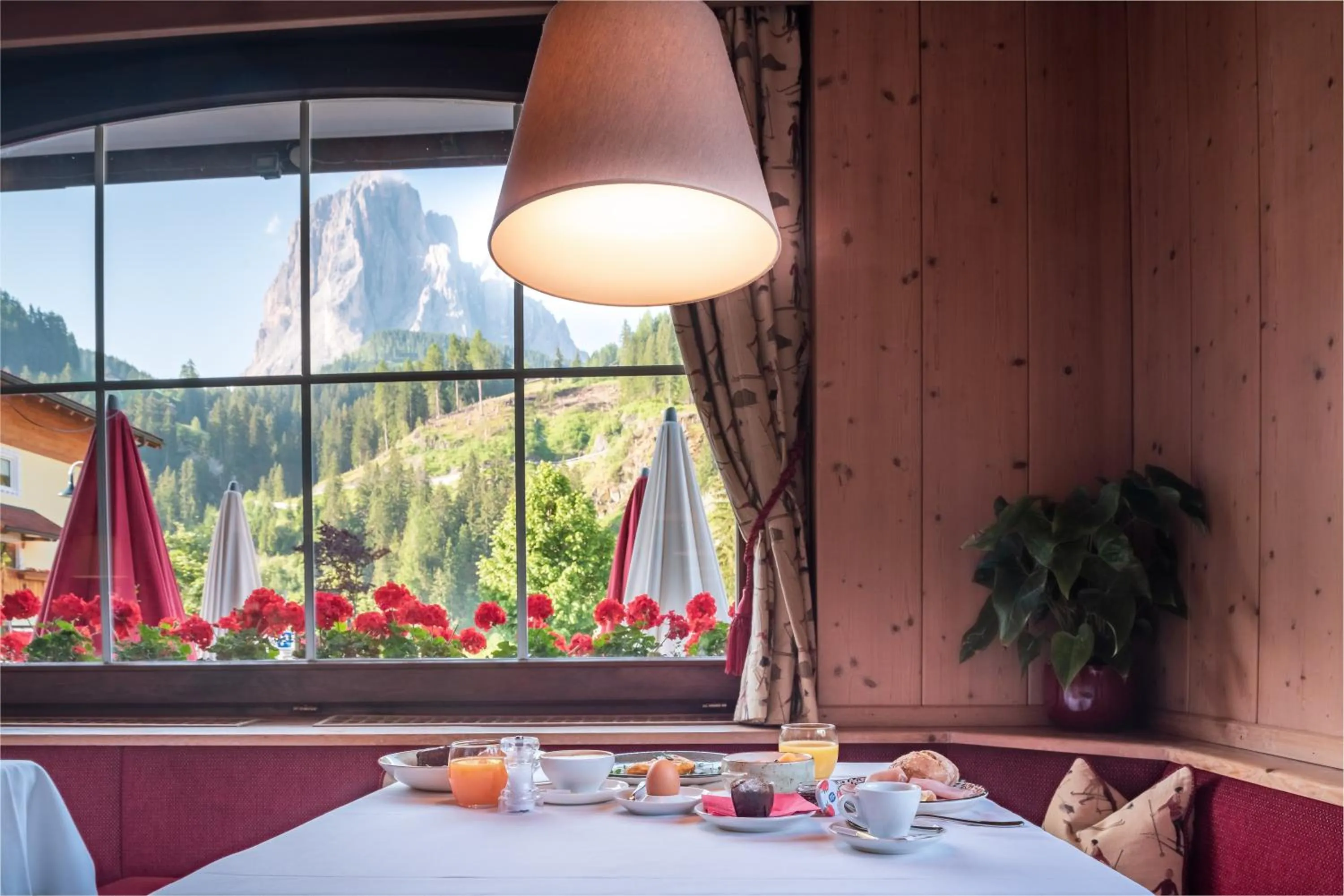 Restaurant/places to eat in La Tambra - Residence - Central with Restaurant