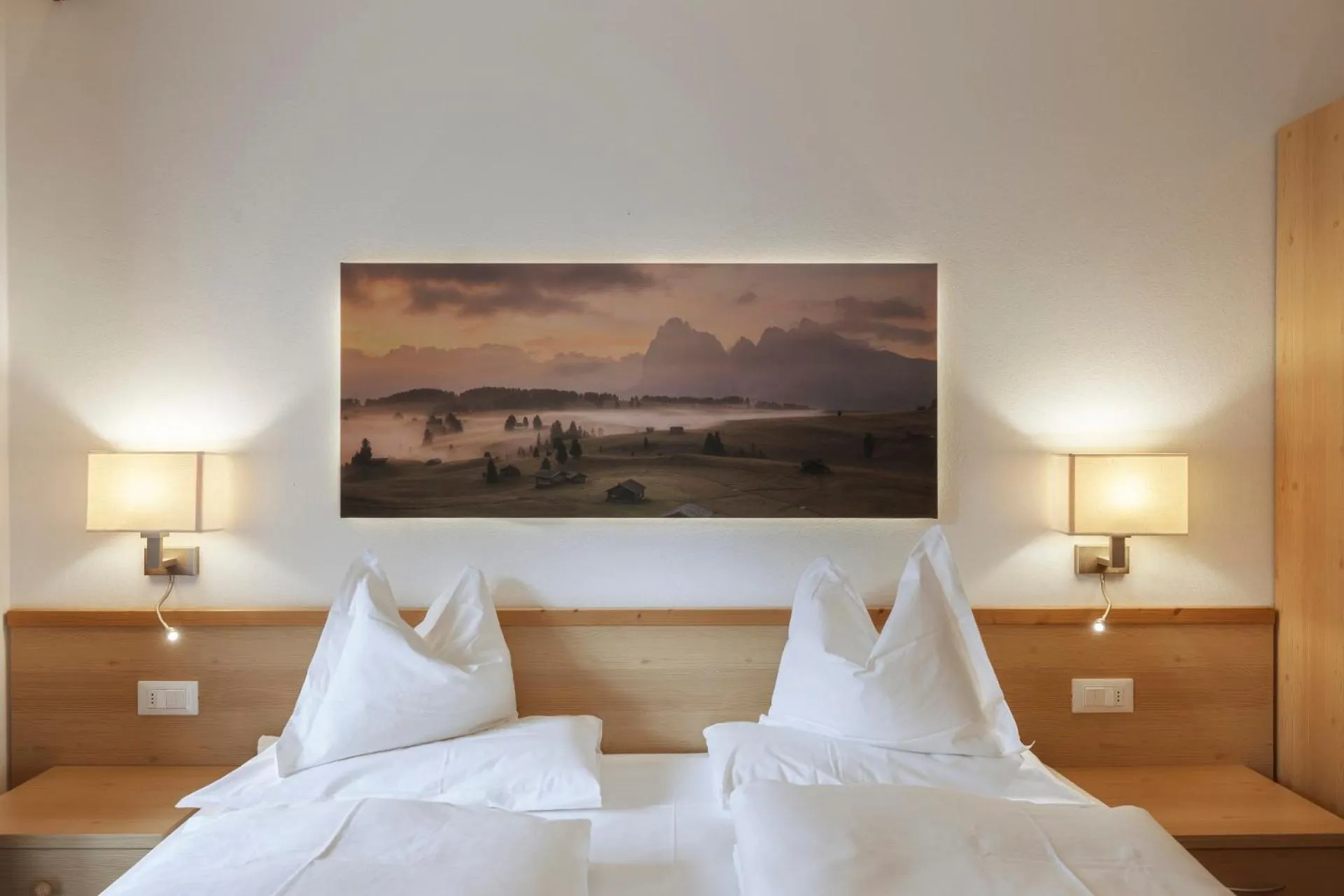 Bed in La Tambra - Residence - Central with Restaurant