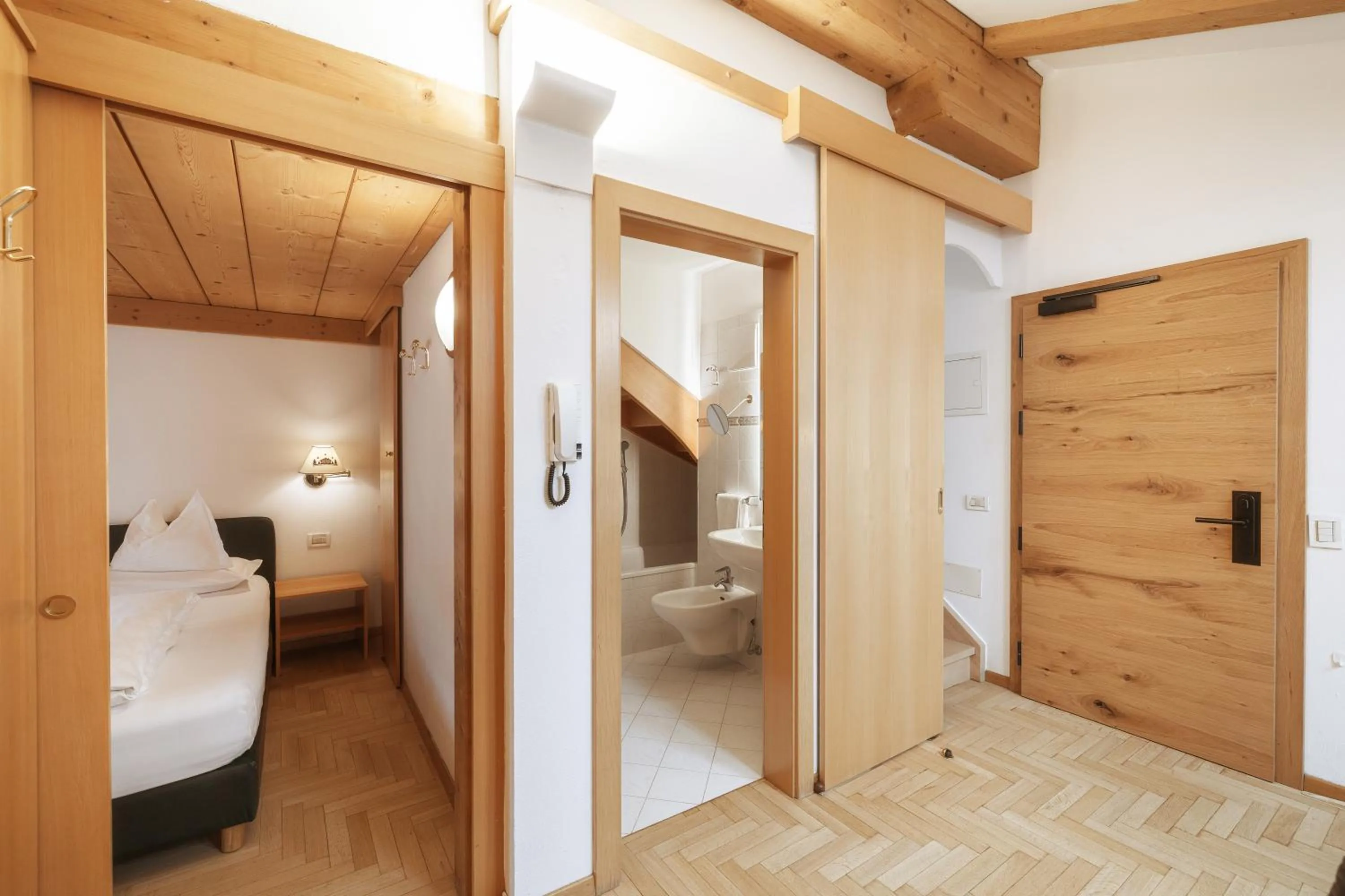 Bed in La Tambra - Residence - Central with Restaurant