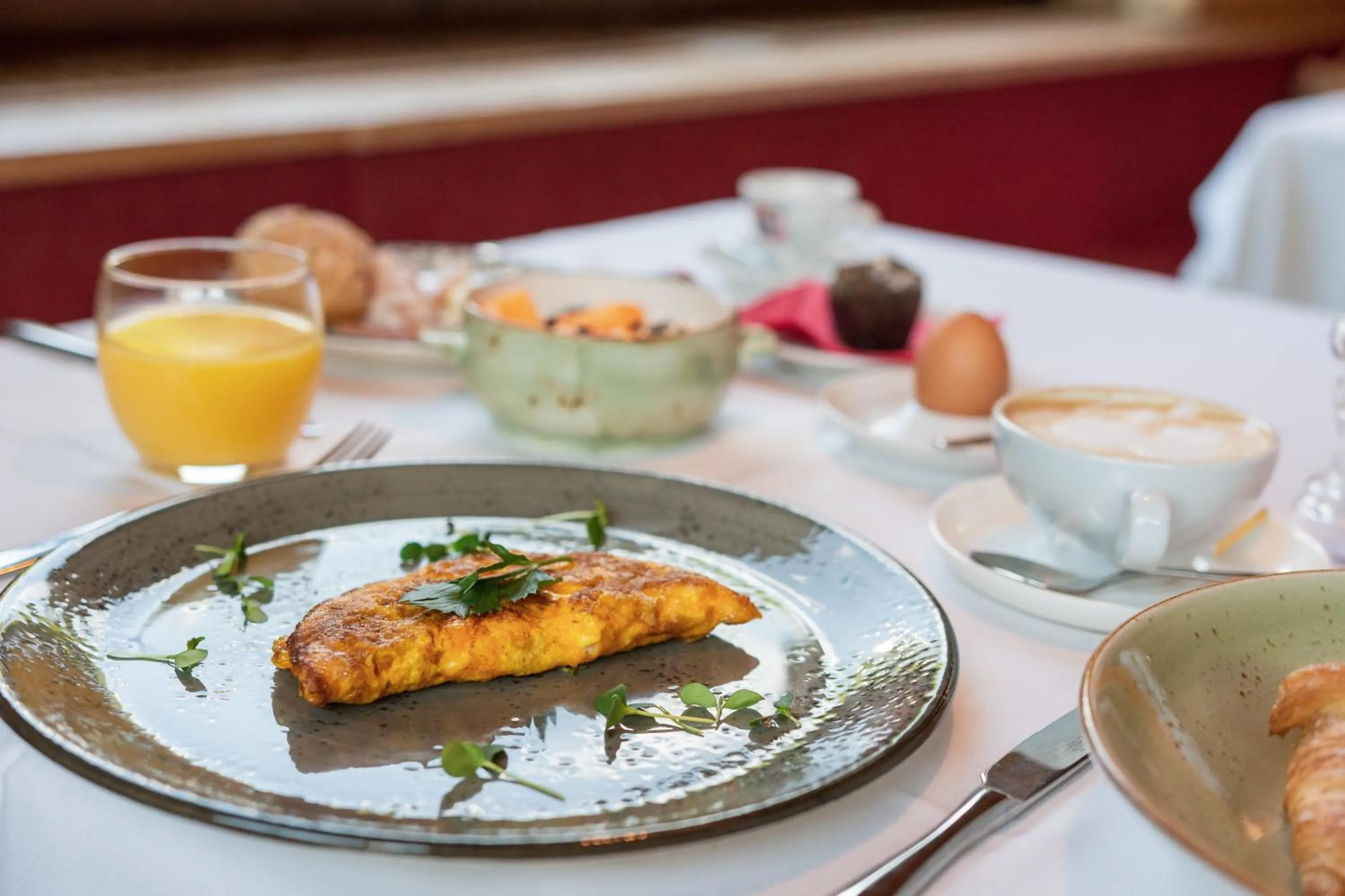 Breakfast in La Tambra - Residence - Central with Restaurant