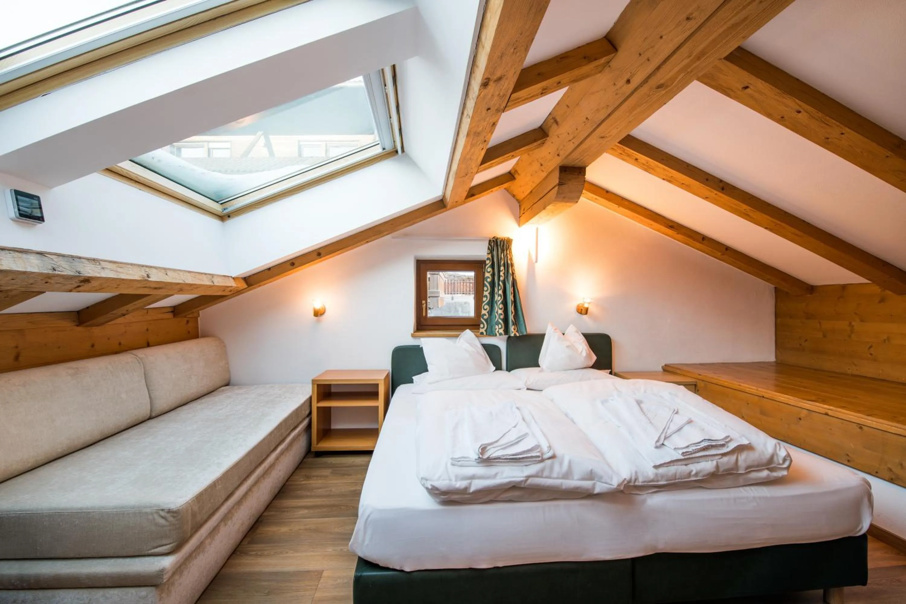 Bed in La Tambra - Residence - Central with Restaurant