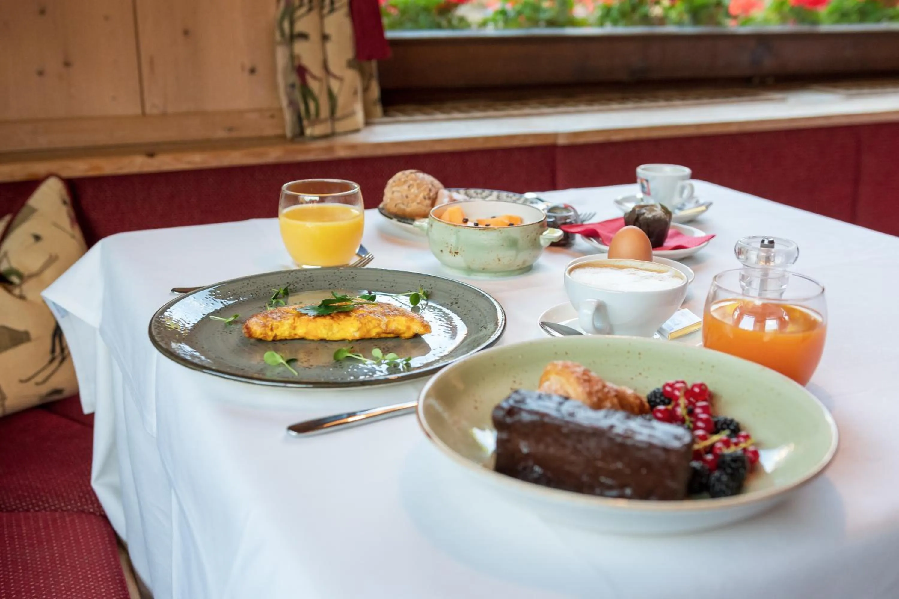 Food and drinks in La Tambra - Residence - Central with Restaurant