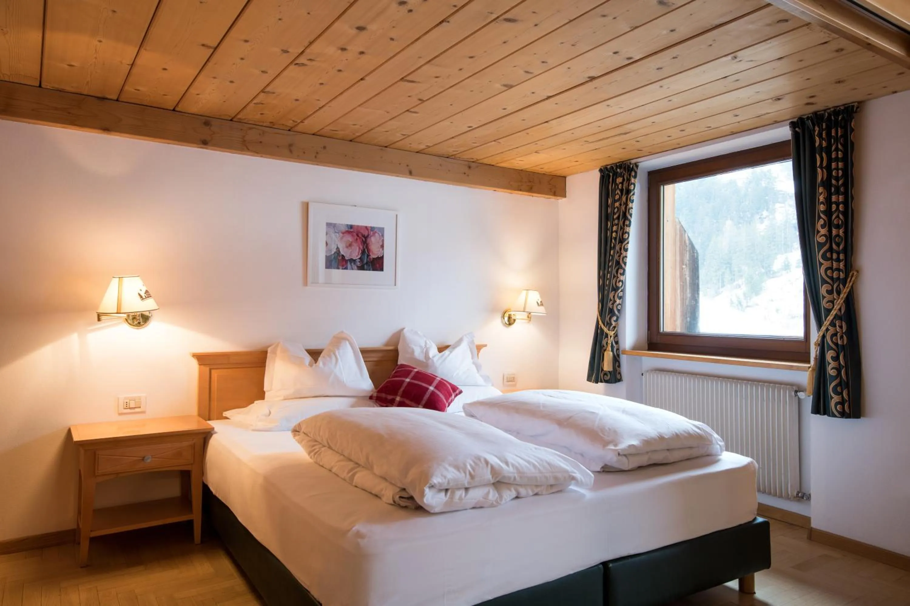 Bed in La Tambra - Residence - Central with Restaurant