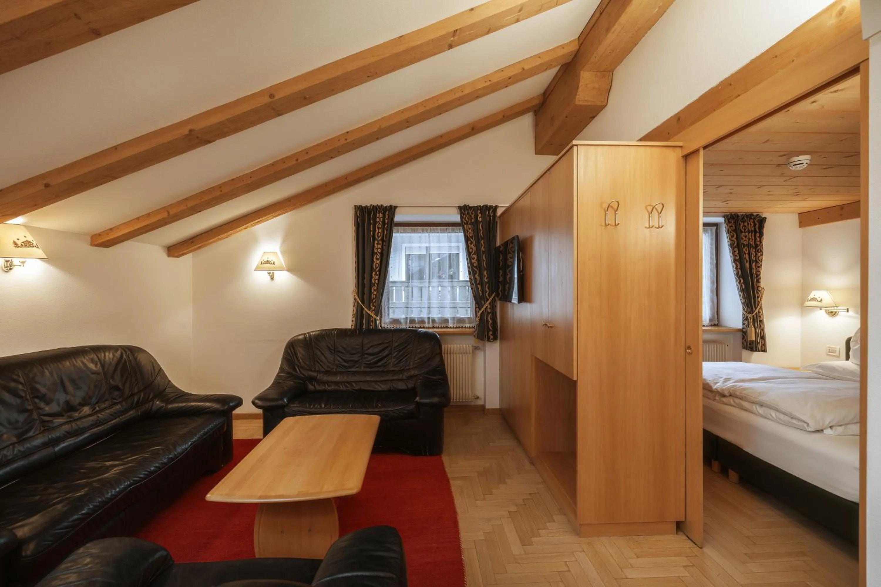 Bed in La Tambra - Residence - Central with Restaurant