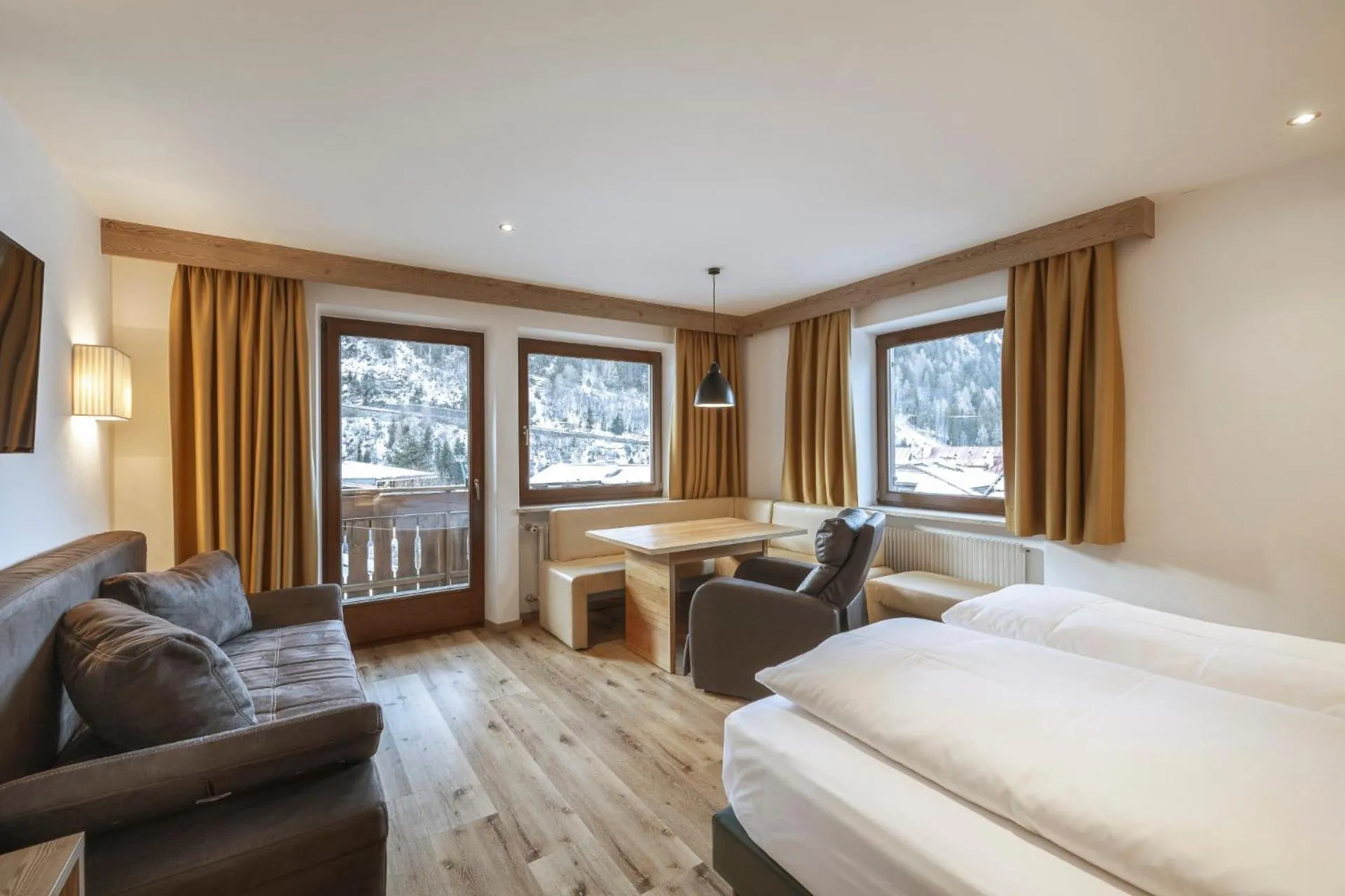 Bed in La Tambra - Residence - Central with Restaurant