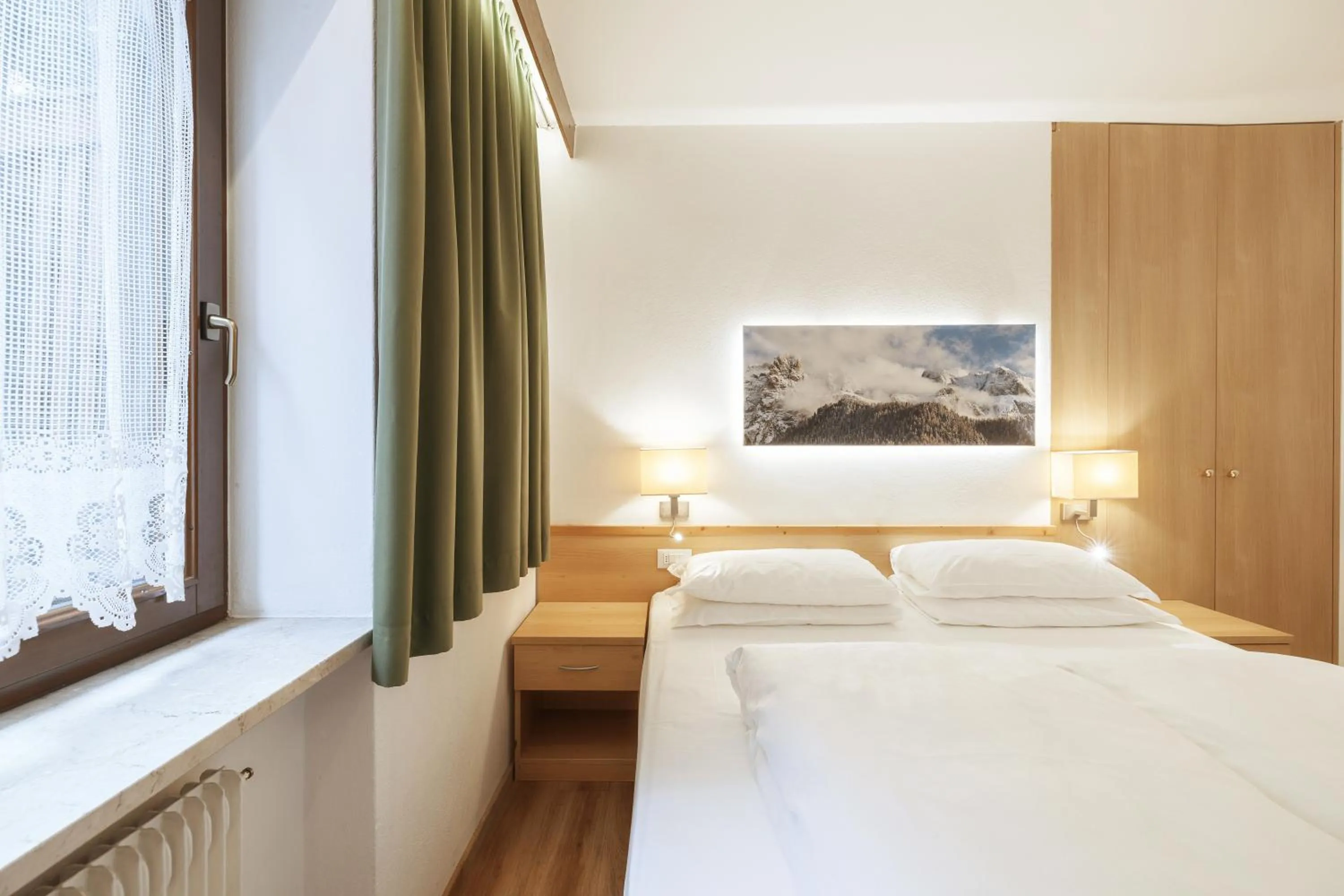 Bed in La Tambra - Residence - Central with Restaurant