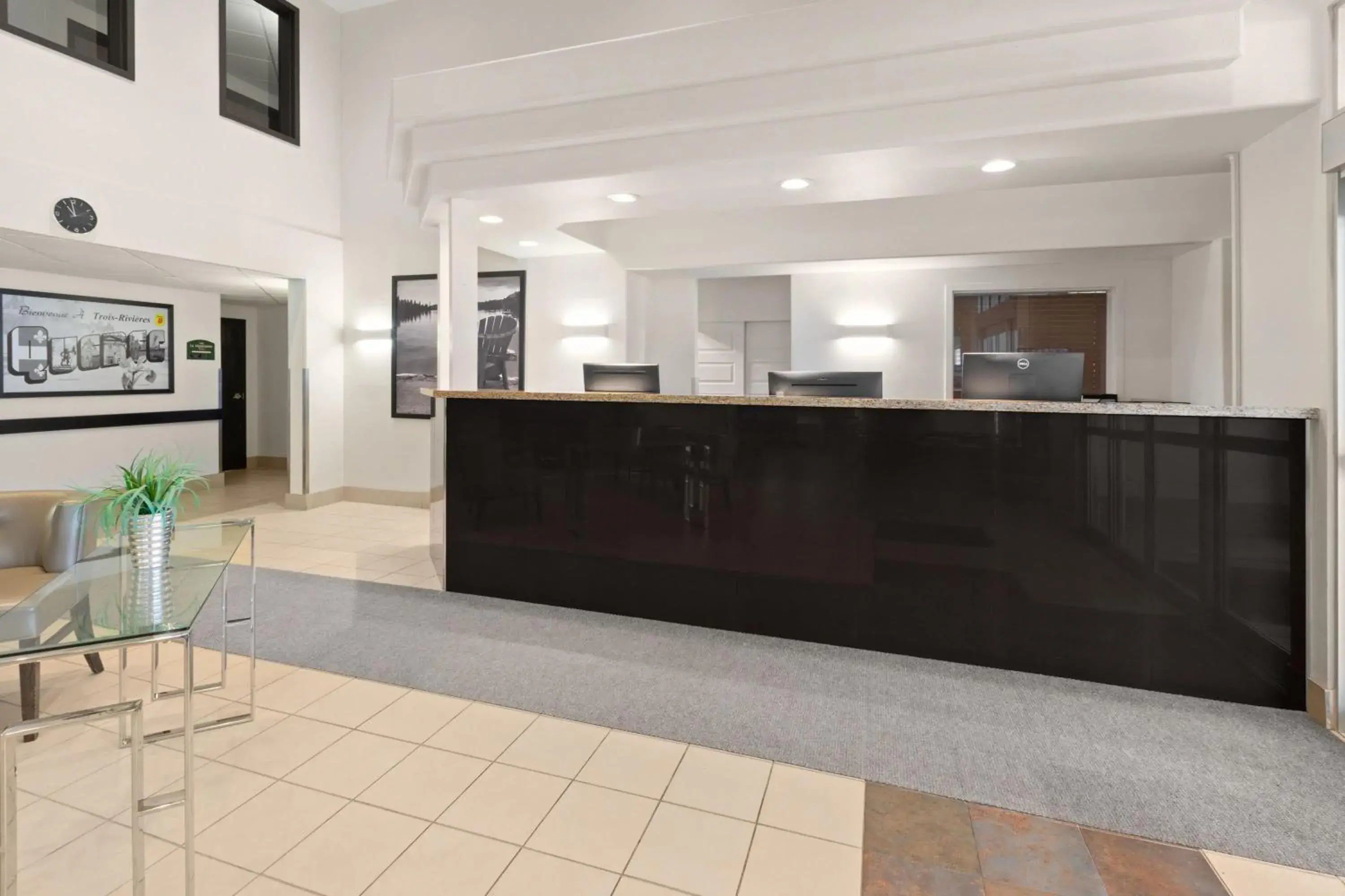 Lobby or reception in Super 8 by Wyndham Trois-Rivieres Lobby or reception in Super 8 by Wyndham Trois-Rivieres