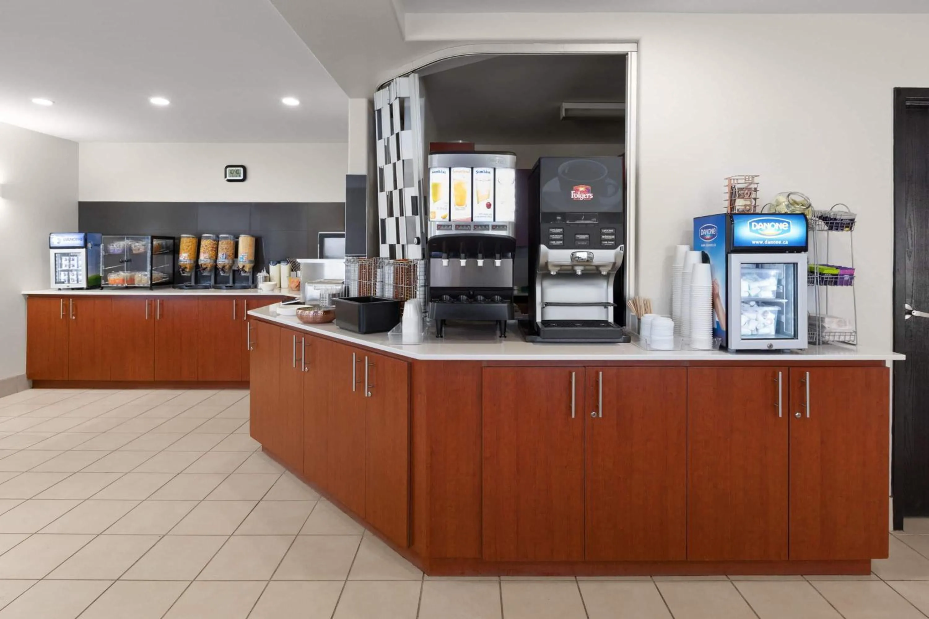 Breakfast in Super 8 by Wyndham Trois-Rivieres