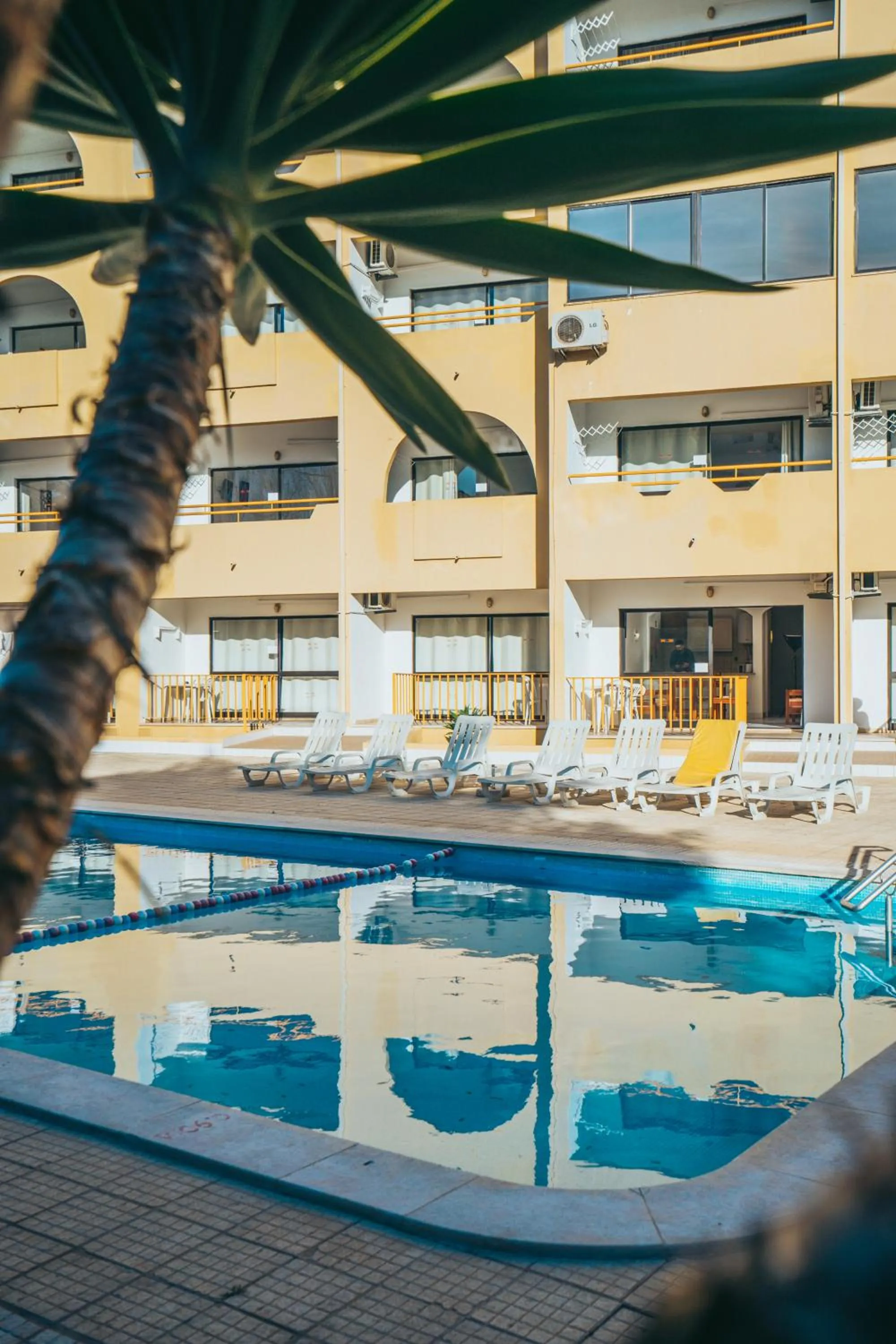 Swimming pool in Eirasol by Umbral