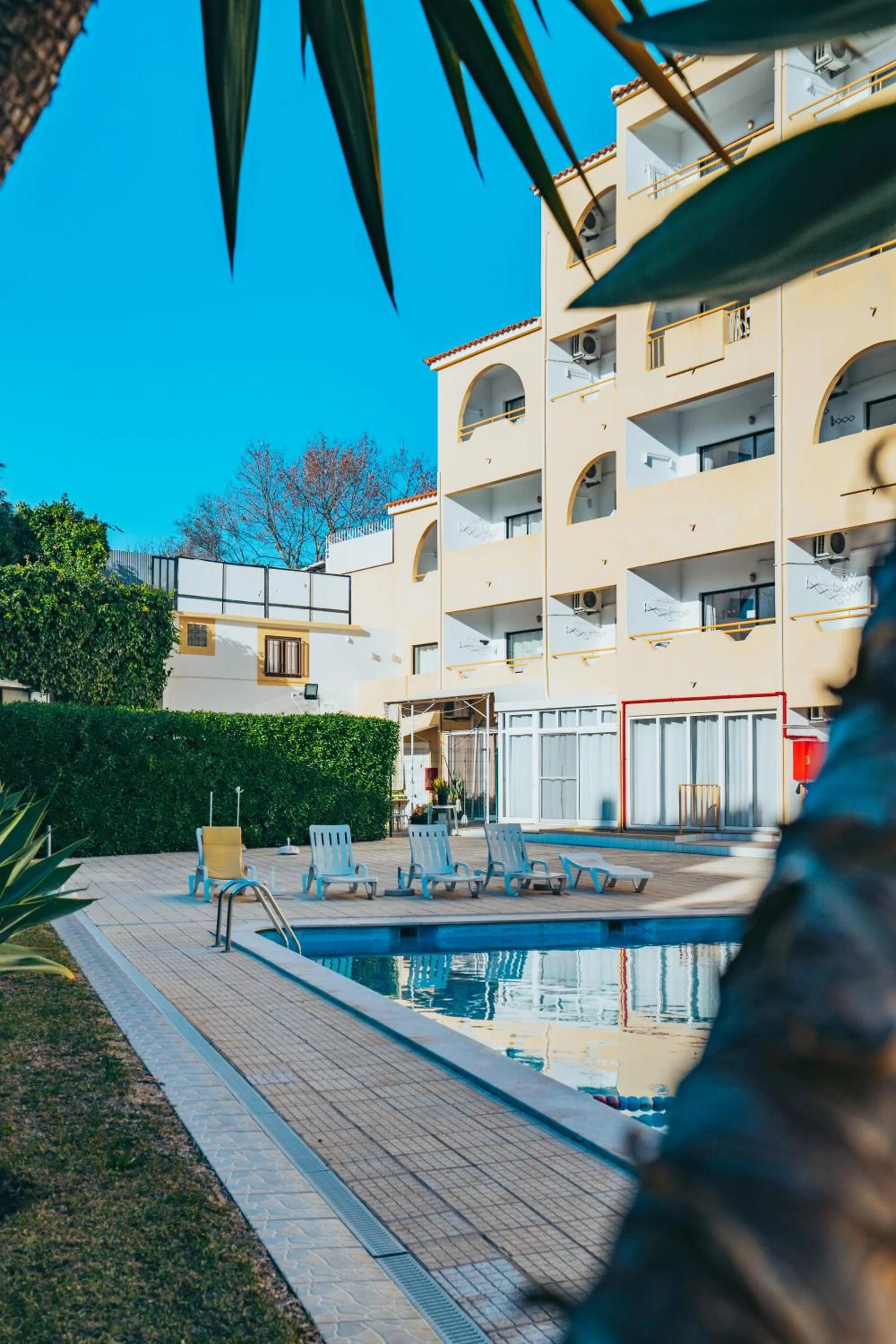 Swimming pool in Eirasol by Umbral