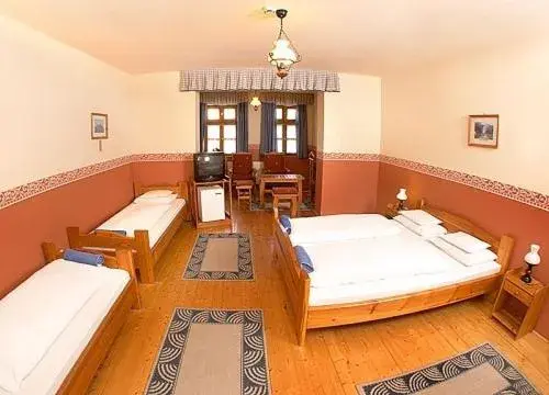 Quadruple Room in Tapolca Fogadó Quadruple Room in Tapolca Fogadó