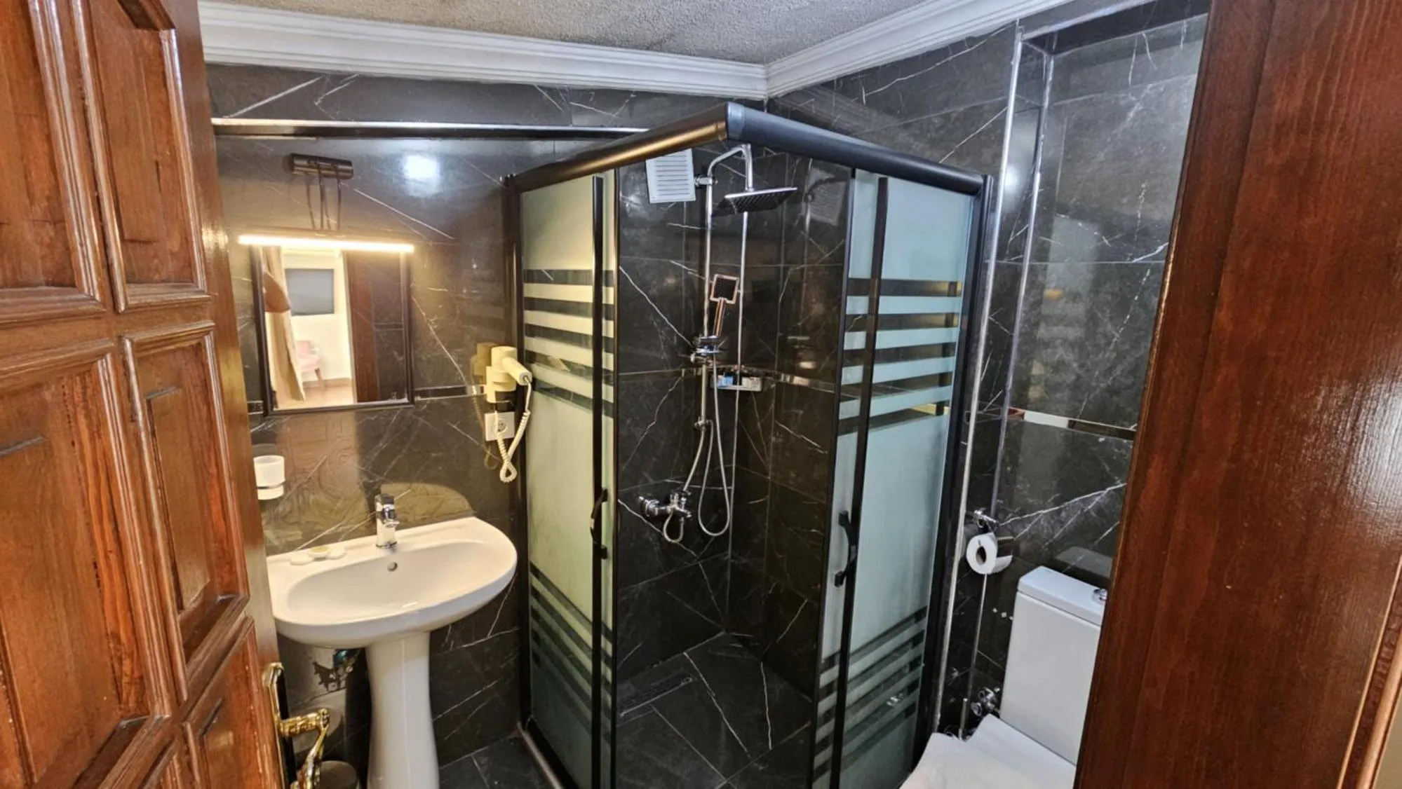 Shower in Ottoman Elegance Hotel